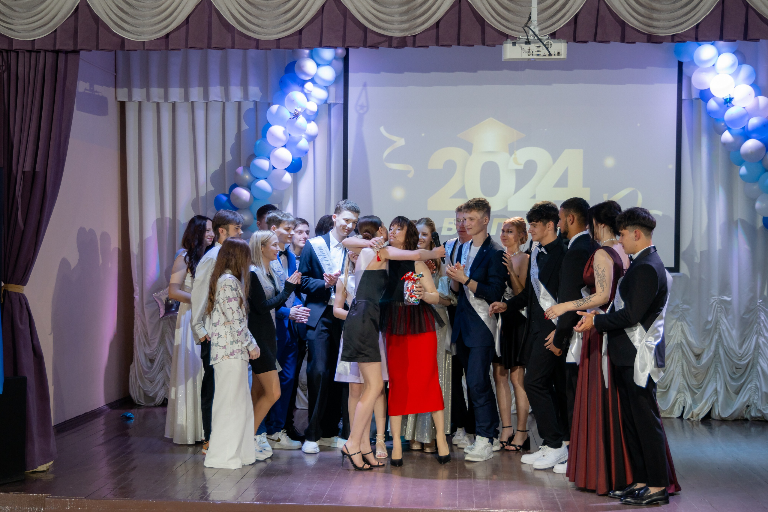 Школьный выпускной 2024 год в Соколе (Минск). Свадебный фотограф в Минске/Беларуси Сергей Спиридонов
