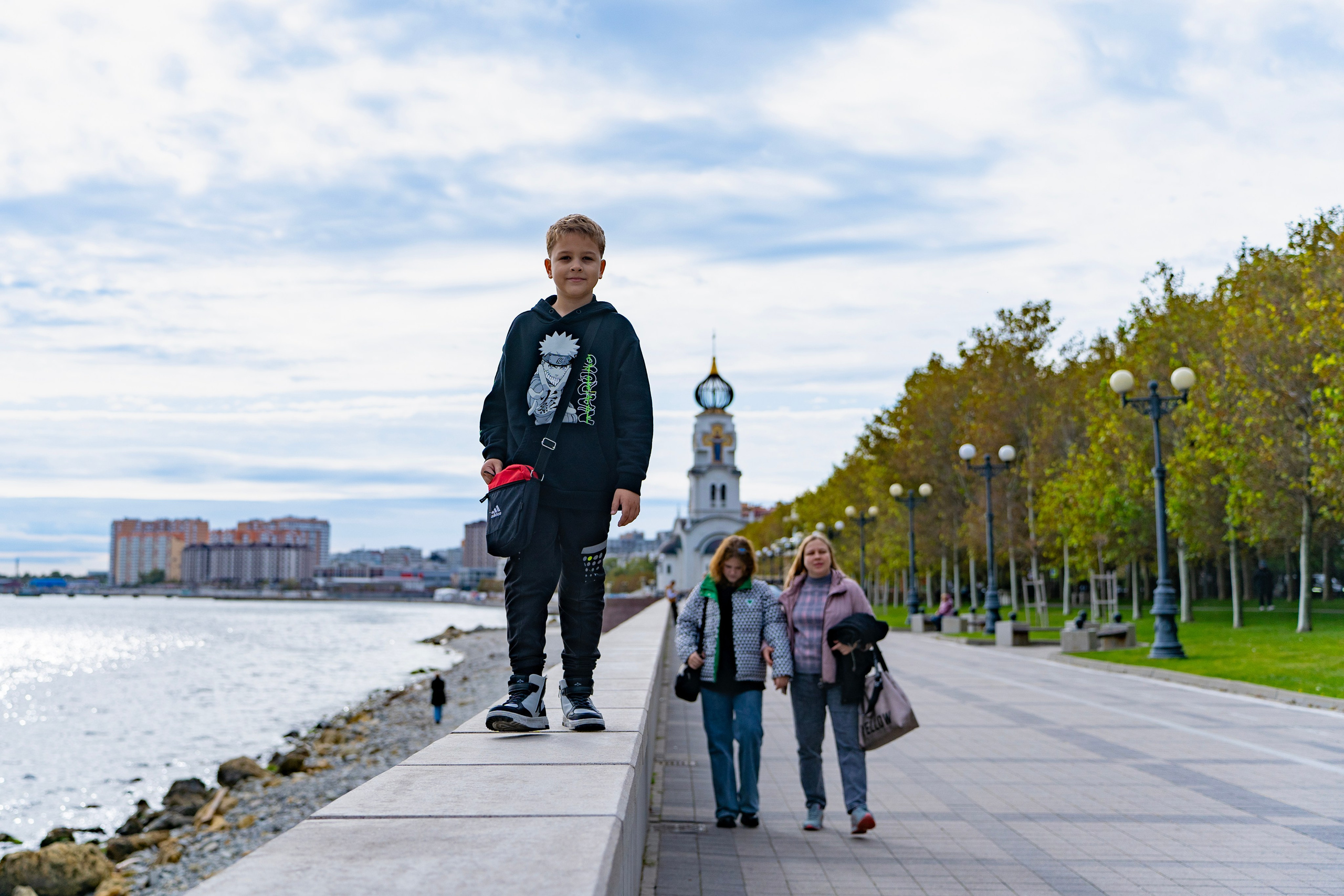 Фотосессия в Новороссийске осенью. Семейный и детский фотограф Екатерина Черняева. Снимаю портреты, love story, фотопрогулки, работаю на улице, в кафе, студии, дома у клиента