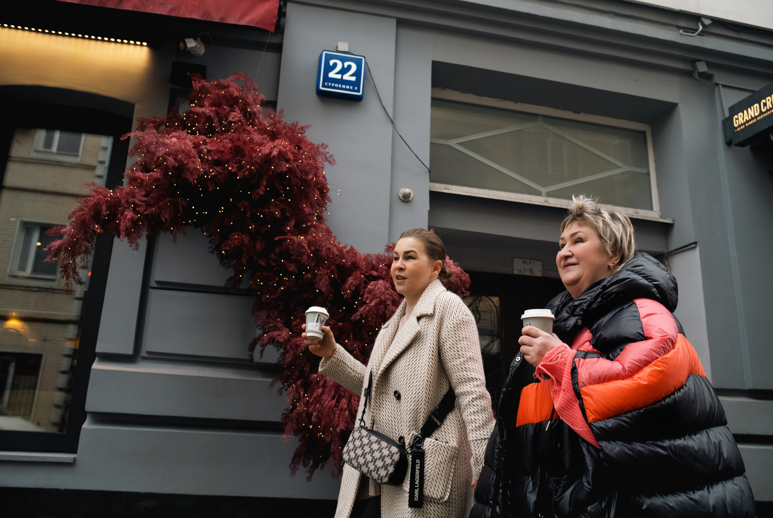 FRIENDS story Надежда + Ирина. Контент фотограф в Москве Кулич Настя