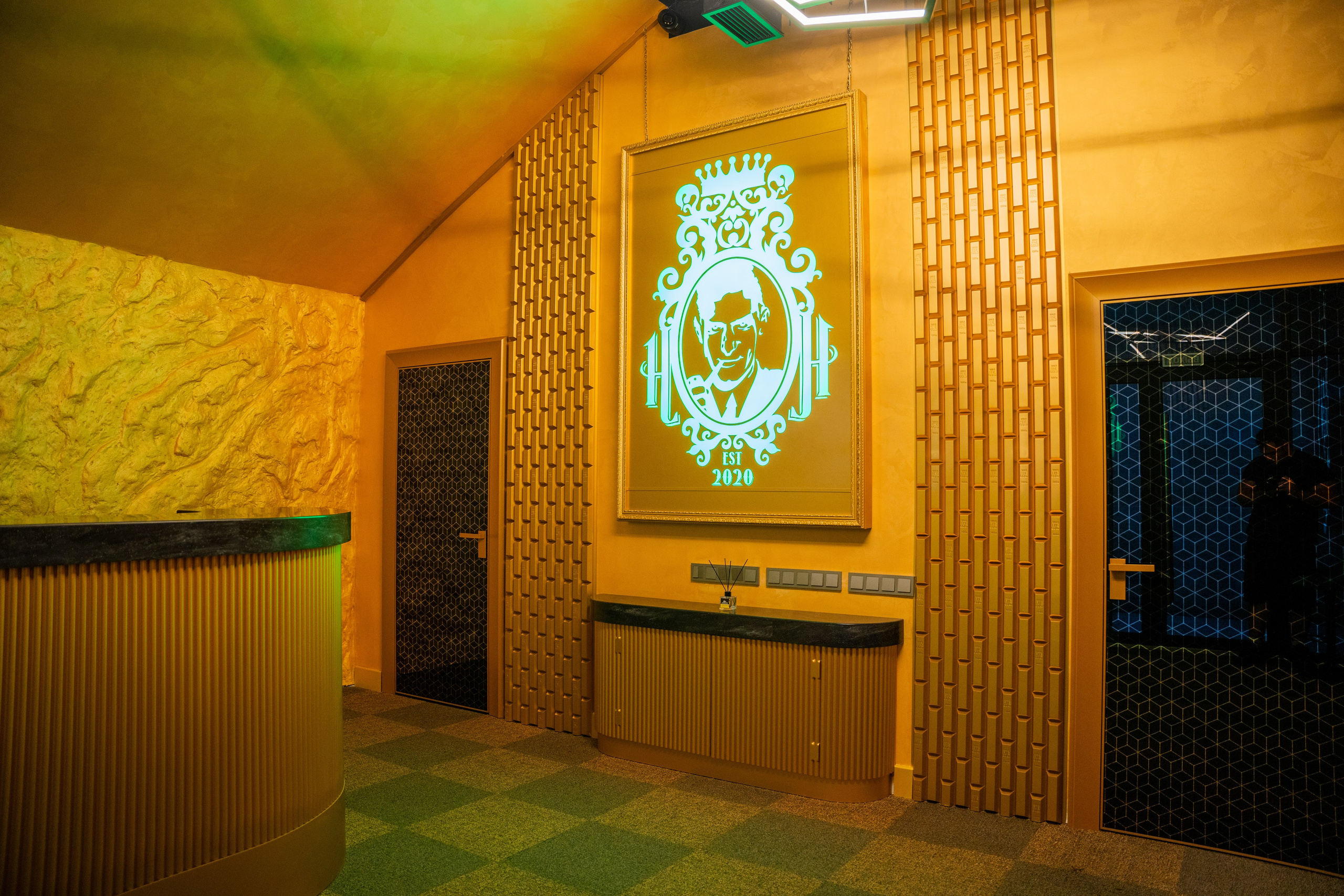 Фотосъемка интерьера стриптиз-клуба Hefner — элитный клуб Краснодара. Интерьерная фотосъемка клуба Hefner в Краснодаре — профессионально. Шедевры для Вас! Фотограф и Видеограф в Краснодаре Пахиев Руслан