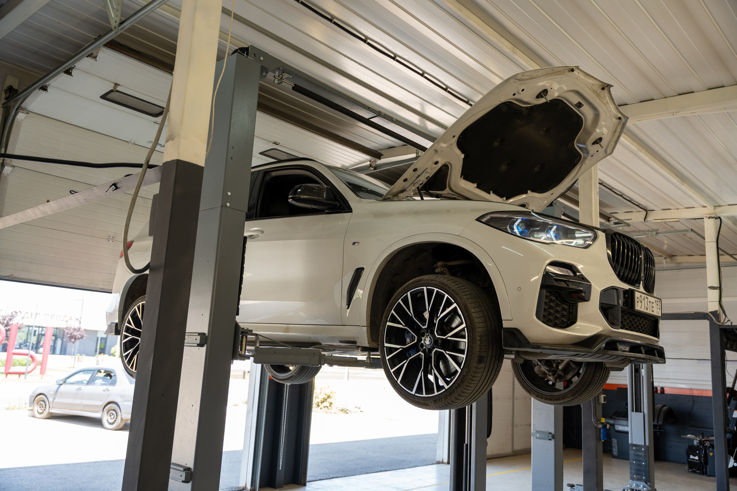 Интерьерная фотосъемка автосервиса Fit Service в Краснодаре — сеть СТО Профессиональная фотосъемка интерьера техцентра в Краснодаре. Шедевры для Вас! Фотограф и Видеограф в Краснодаре Пахиев Руслан