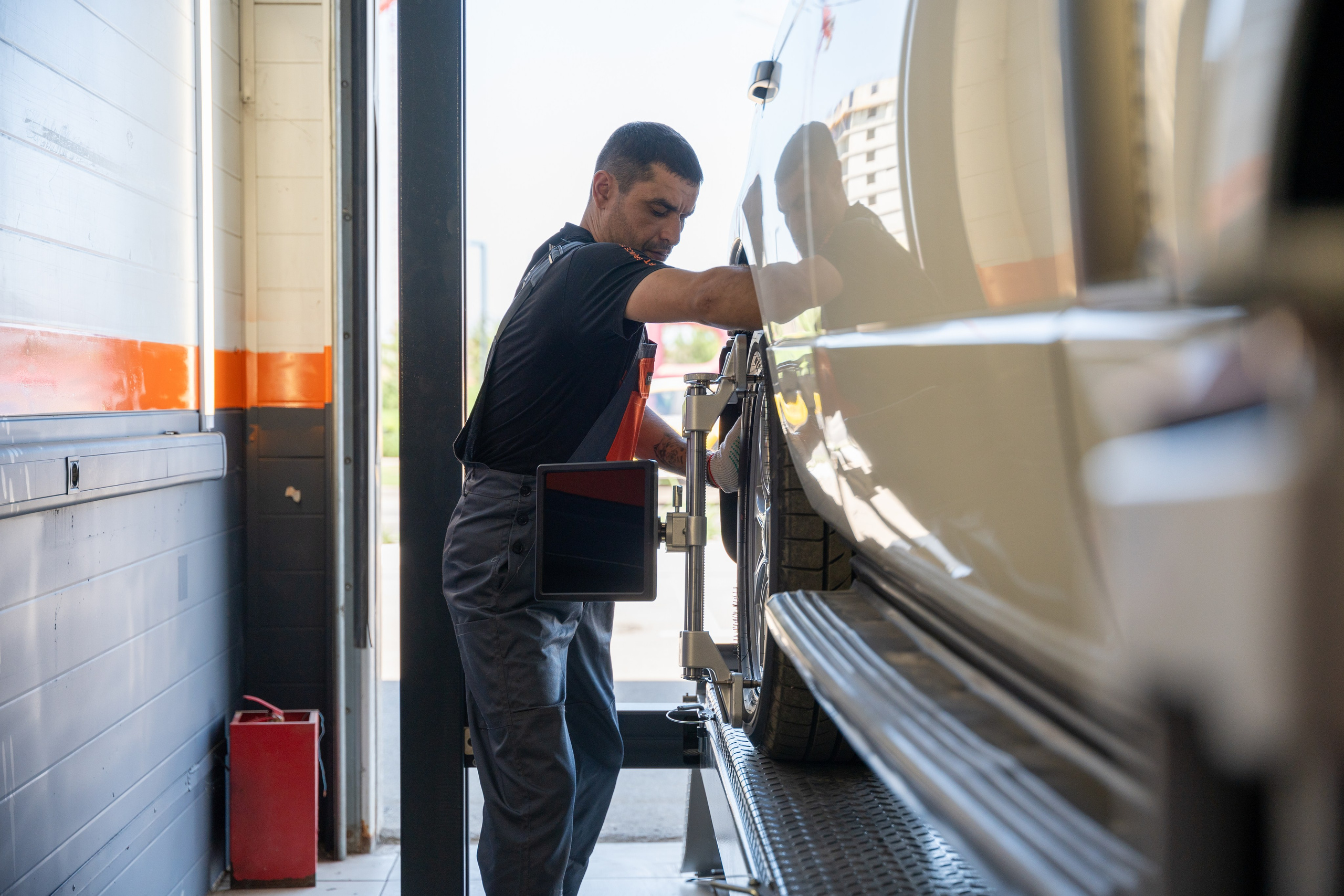 Интерьерная фотосъемка автосервиса Fit Service в Краснодаре — сеть СТО Профессиональная фотосъемка интерьера техцентра в Краснодаре. Шедевры для Вас! Фотограф и Видеограф в Краснодаре Пахиев Руслан