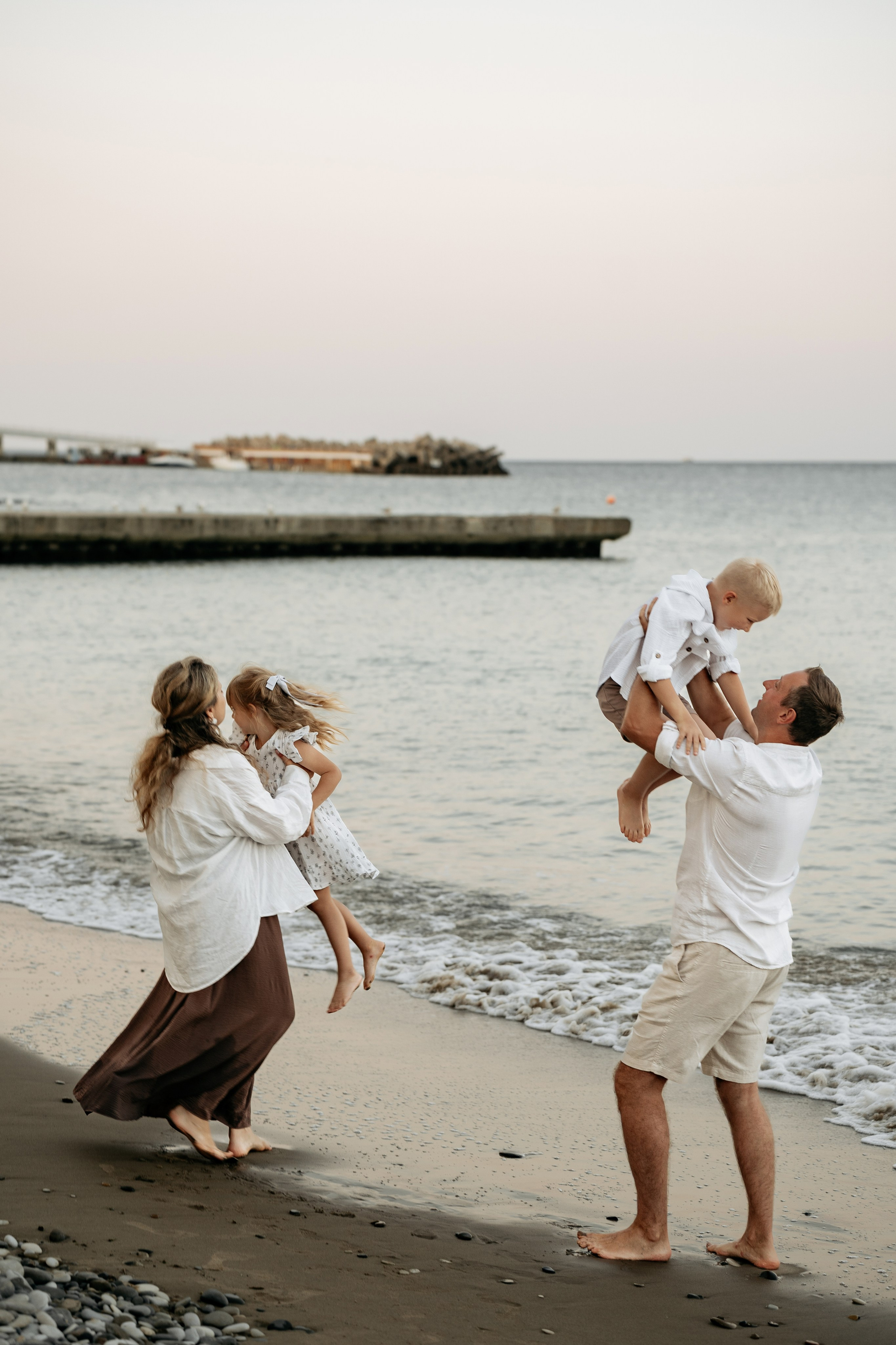 фотосессия в Голубицкой семья на песке у моря