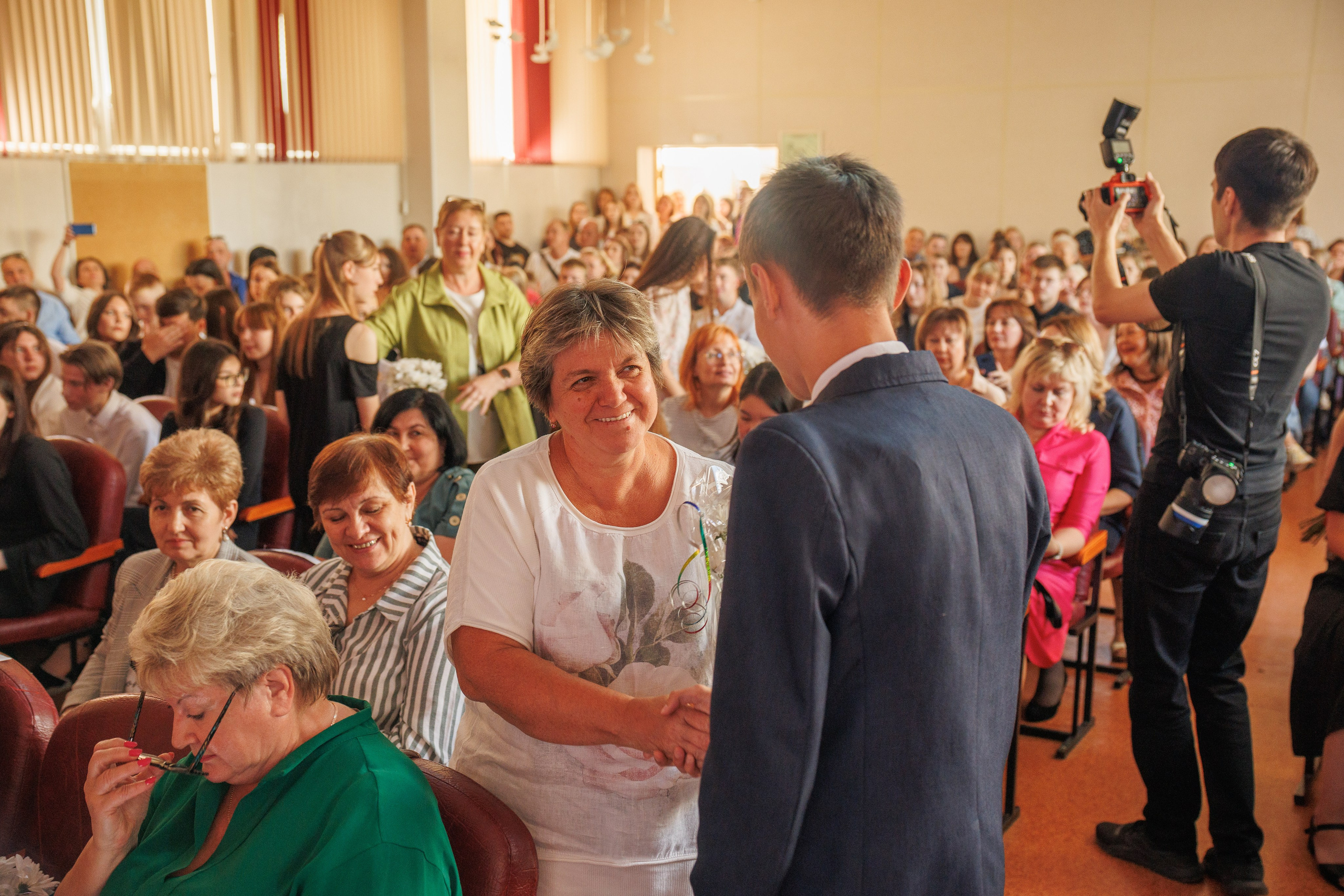 Вручение аттестатов. Свадебный и семейный фотограф в Новосибирске Ирина Дорошкова