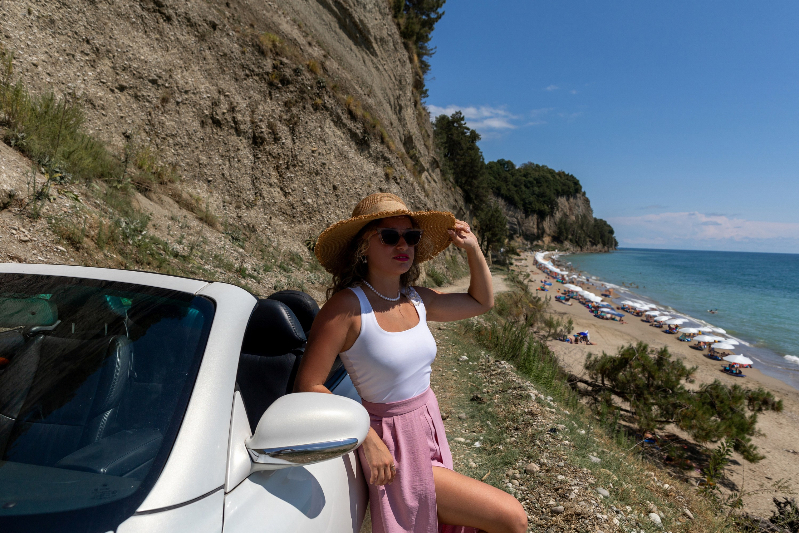 Песчаный пляж в Пицунде 30 мин. 4т. RetroChic Фото