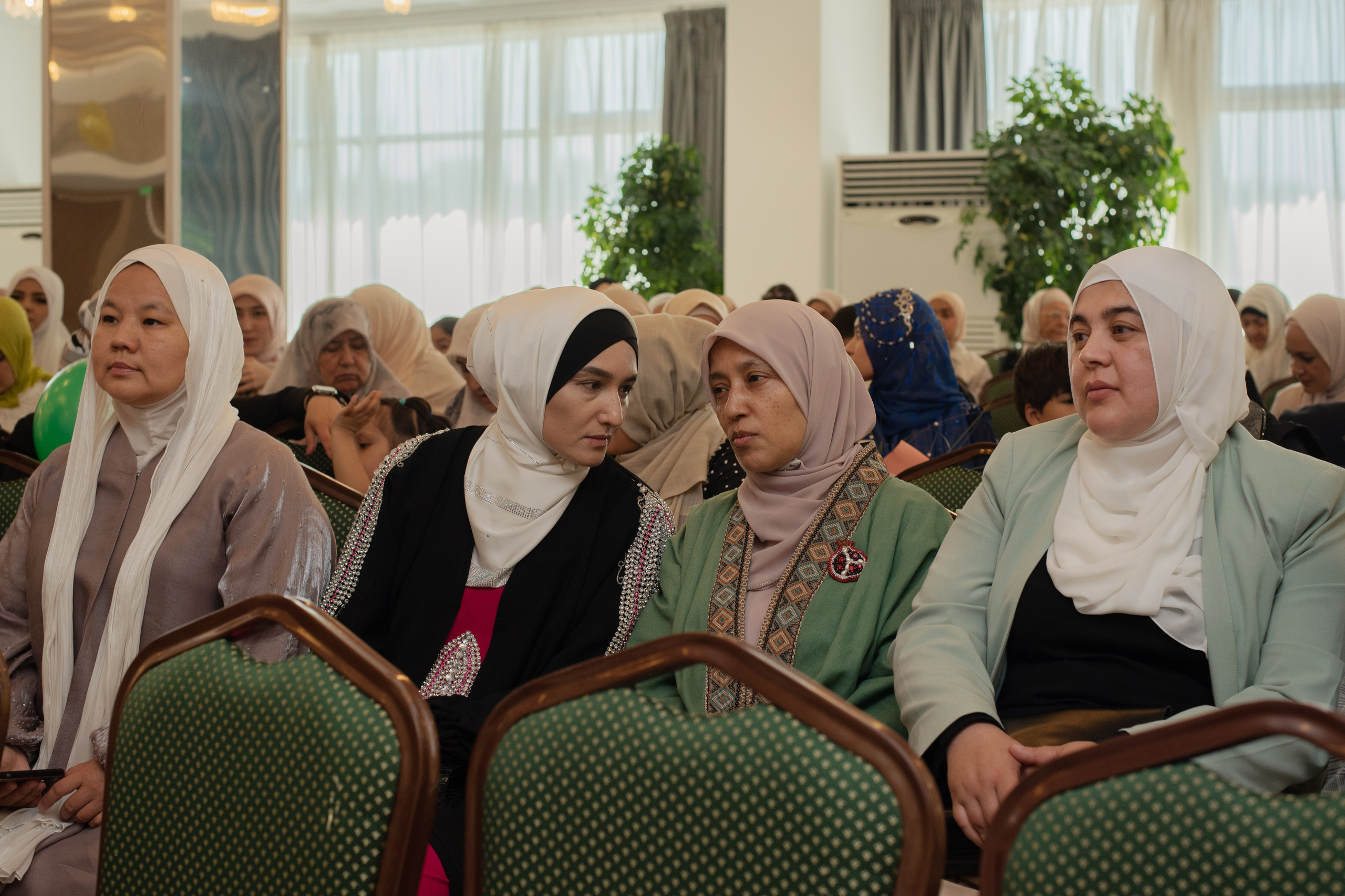Выпускной в Евразийской женской гуманитарной академии. Лина Курочка — ваш фотограф