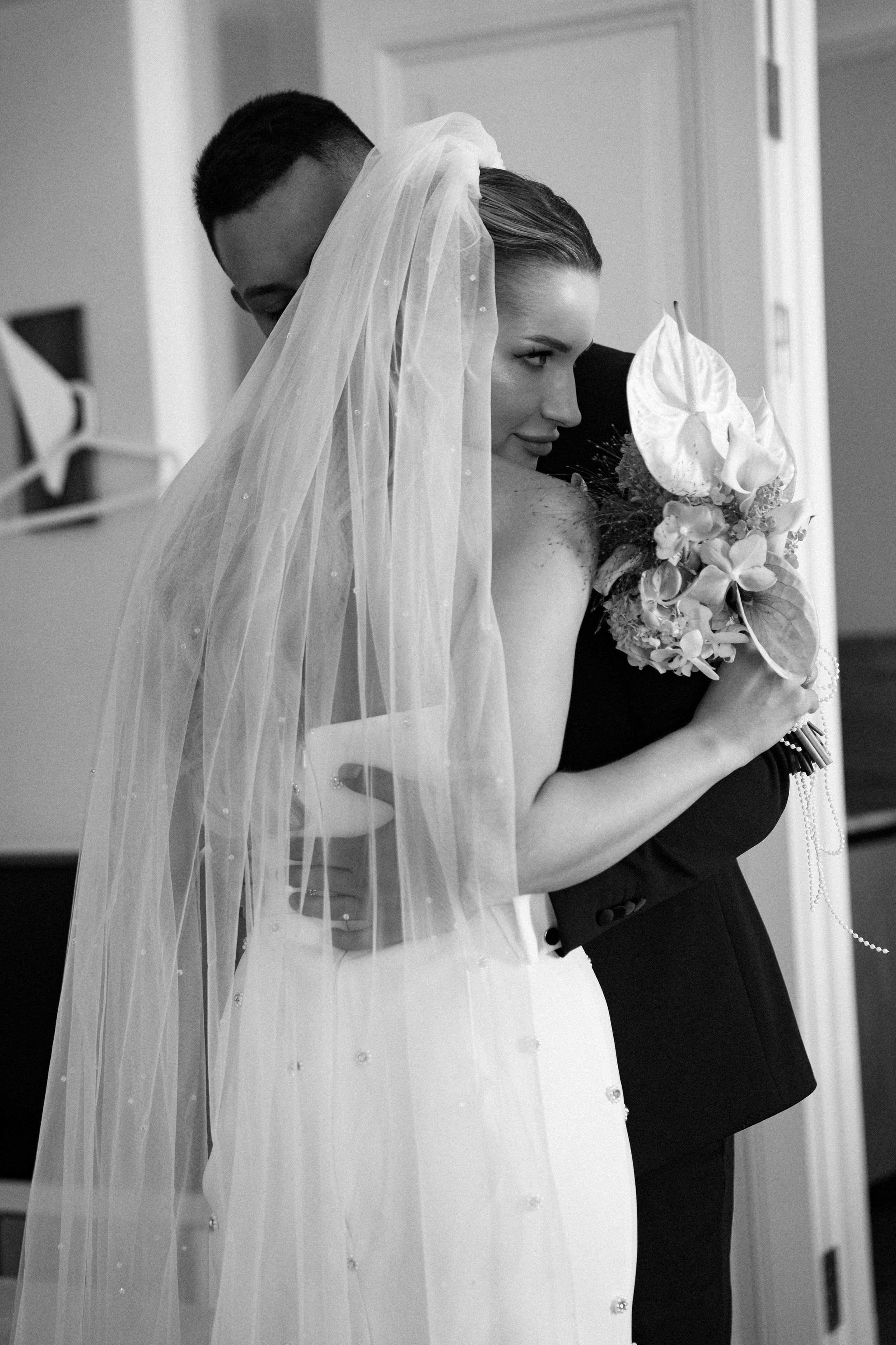 Виктория & Роман. Камерная городская свадьба в видовом ресторане в стиле современная классика. Свадебный фотограф организатор в Санкт-Петербурге Ассоль Опарина