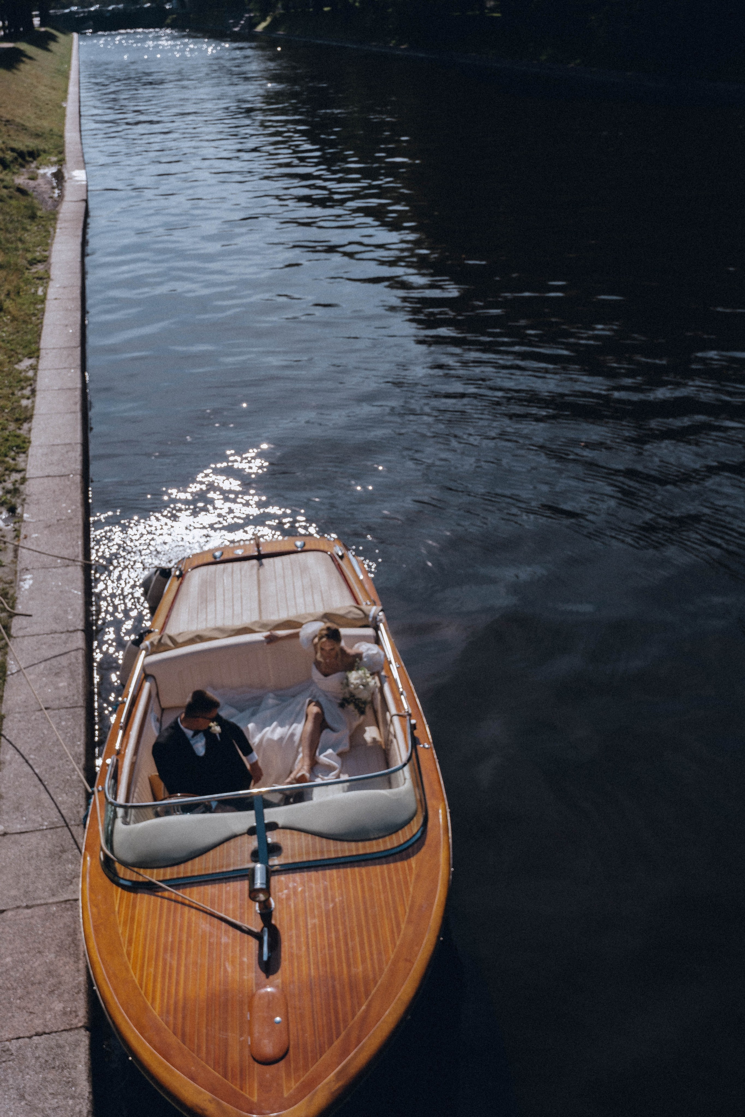 СВАДЕНБНАЯ СЬЕМКА НА КАТЕРЕ ПО КАНАЛАМ САНКТ-ПЕТЕРБУРГА И В АКВАТОРИИ НЕВЫ. Профессиональный фотограф, Санкт-Петербург — Виктория Богомолова