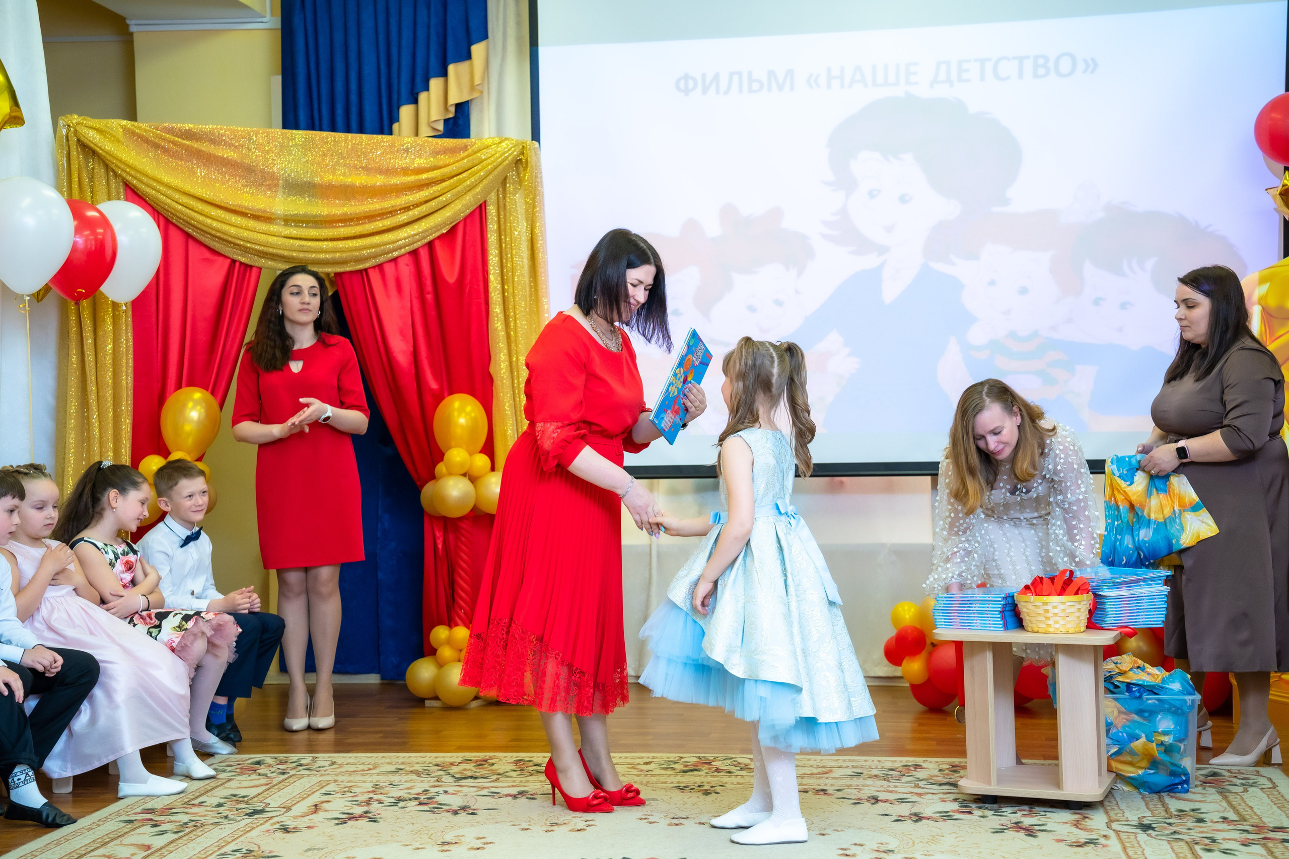 Фотограф на выпускной в детский сад в Москве и области, сразу снимается видео выпускного праздника