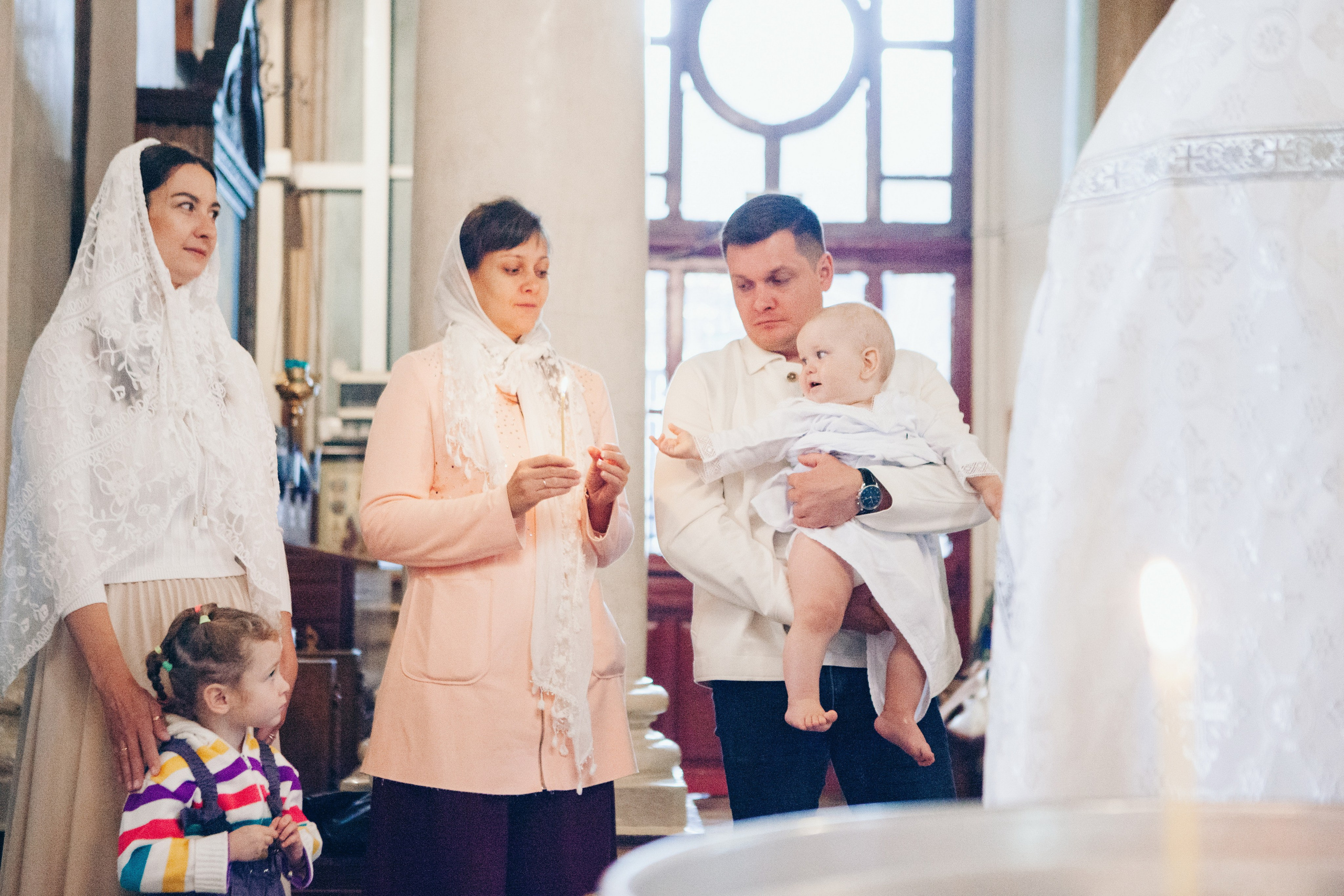 Крещение ребенка в церкви. Фотограф Ольга Ефремова