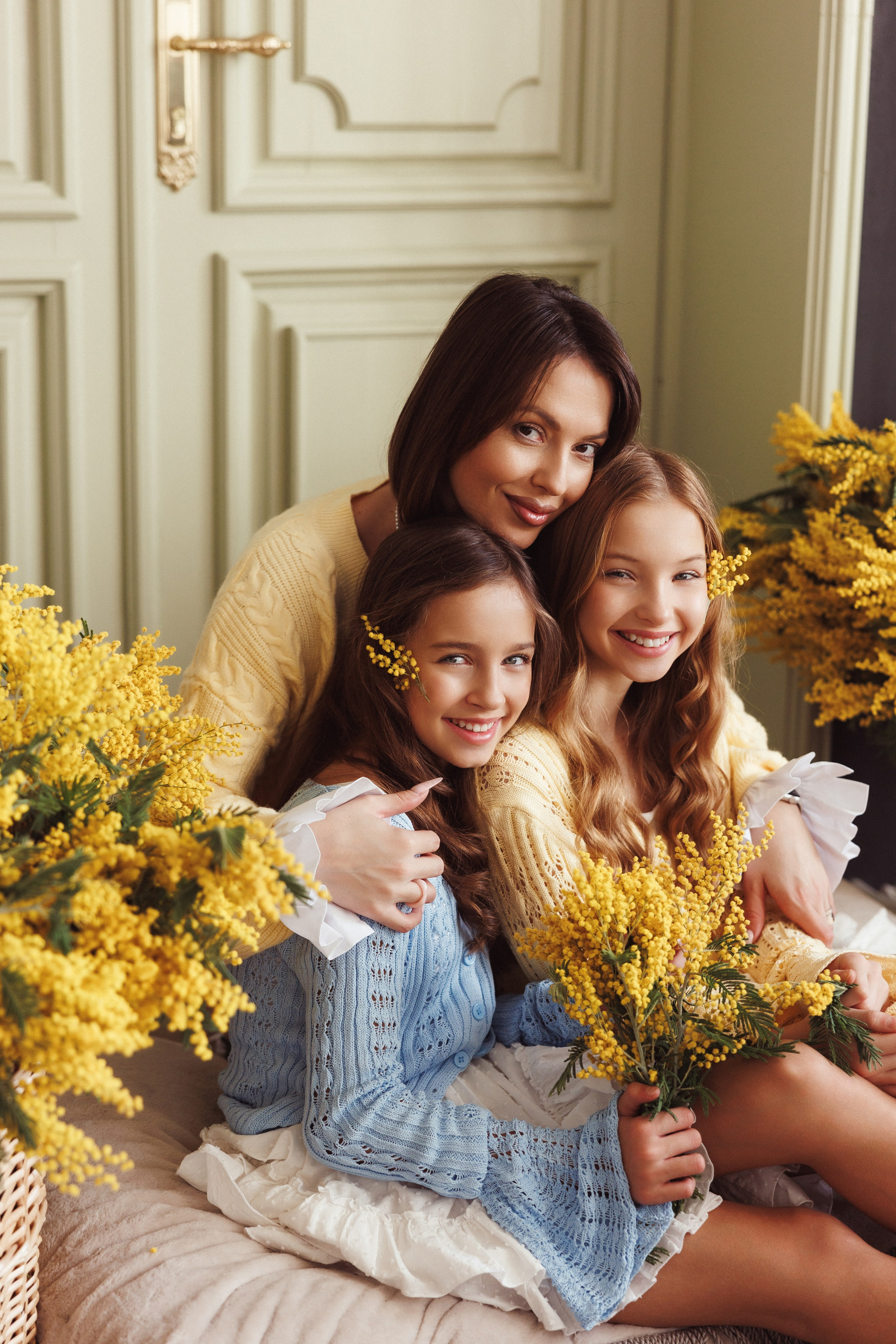 Фотосессия с цветами Мимозы, фотостудия «Рим», город Краснодар. Семейный и детский фотограф в Краснодаре Анна Трашкова