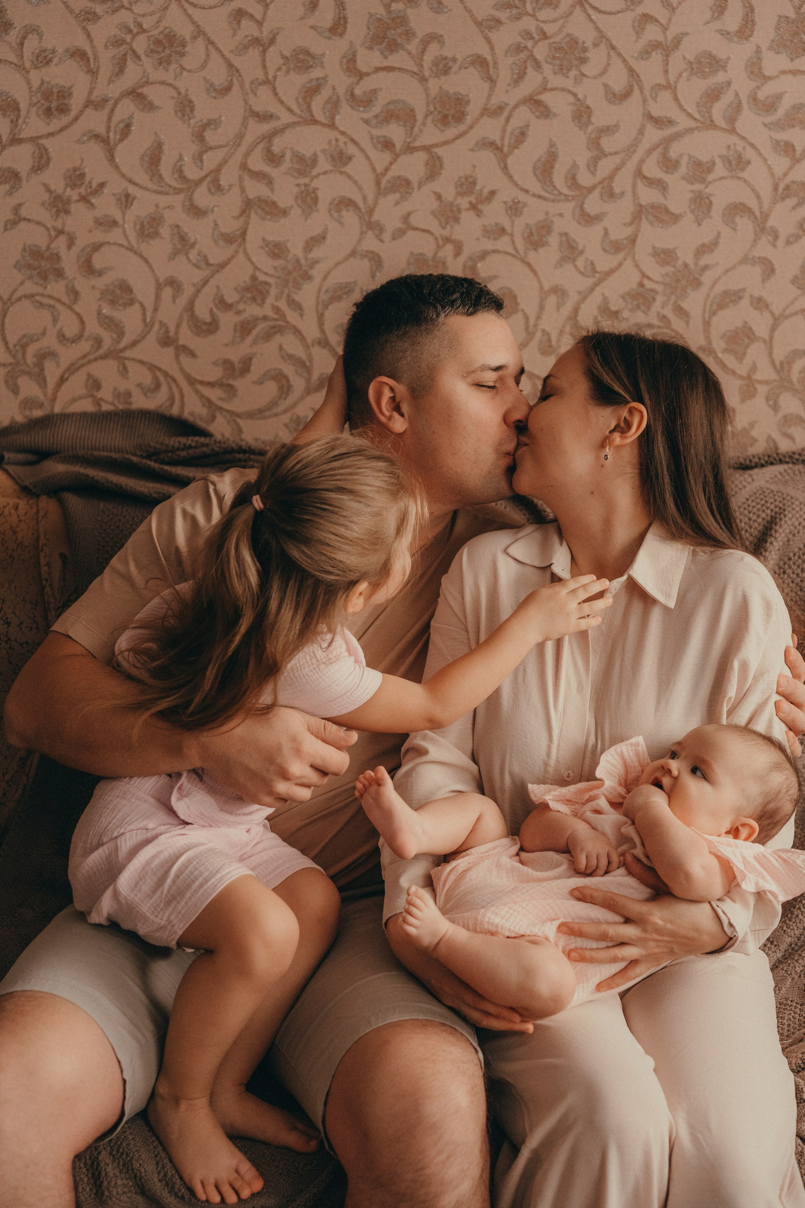Максим, Света, Лера и Саша. Семейный фотограф • Домашние съемки в Нижнем Новгороде