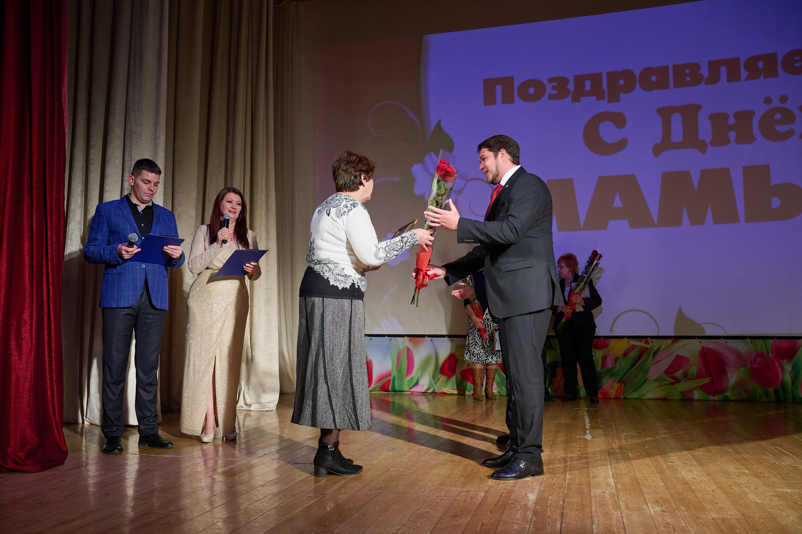 День матери. Кабардинка. Жизнь курорта Кабардинка в фотографиях