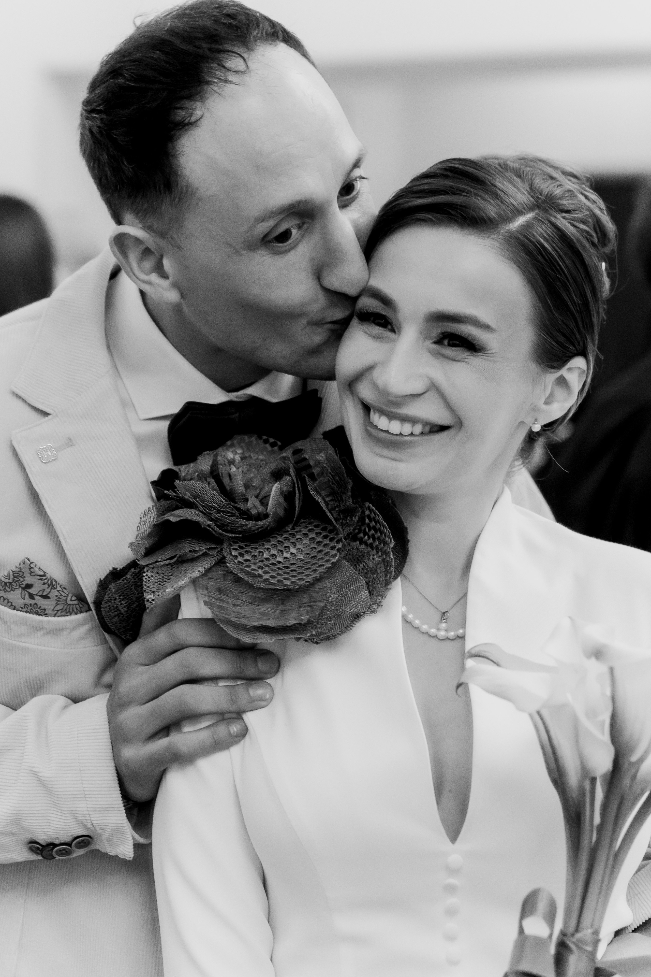 Свадебный фотограф в Москве. Свадебный фотограф Видное, Бутово, Домодедово, Щербинка, Царицыно. Свадебная фотосессия и сборы невесты в отеле Soluxe. Регистрация брака во дворце бракосочетания ВДНХ. Свадьба на ВДНХ. Свадебная фотосессия с ретро автомобилем Чайка. 