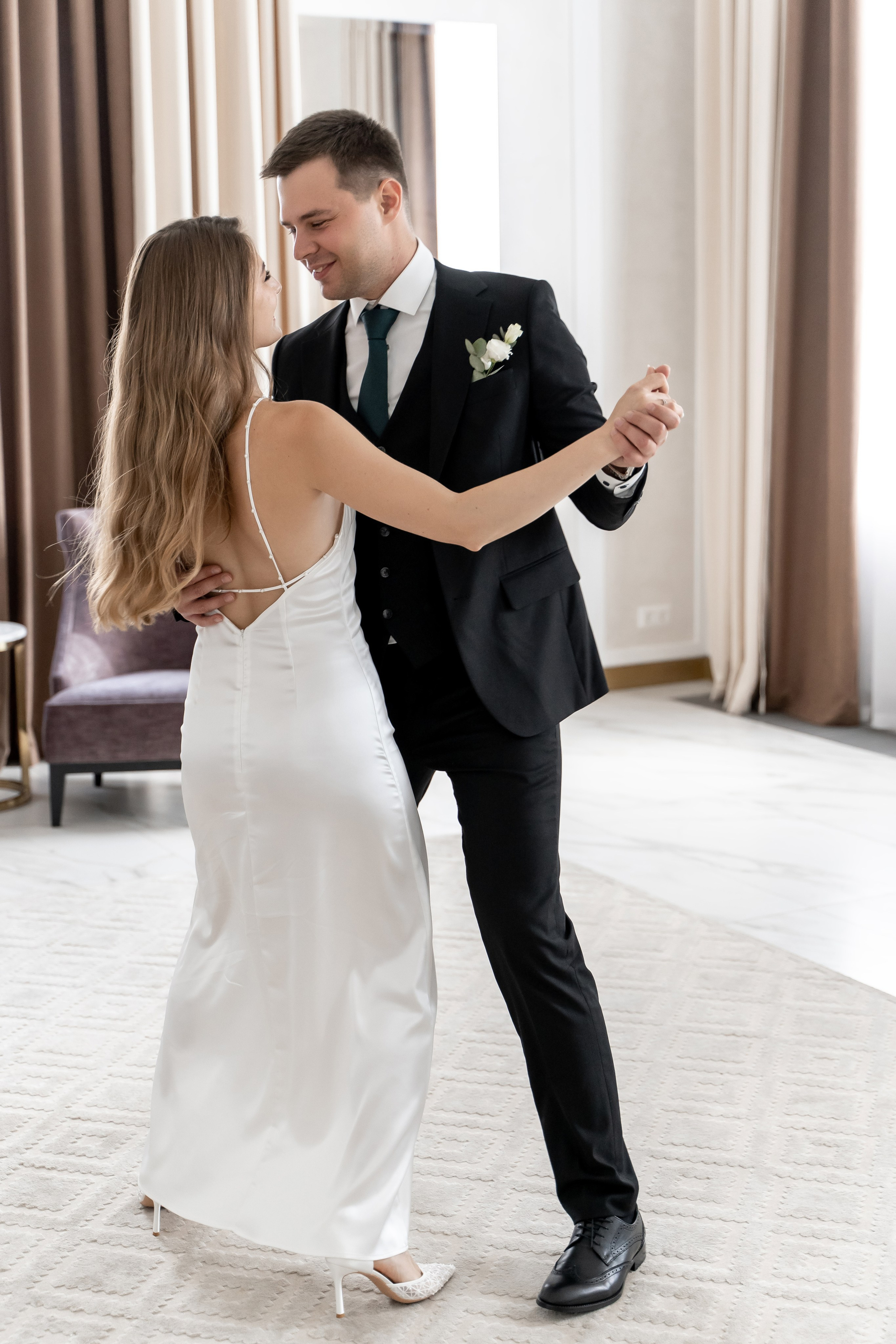 Свадебный фотограф в Москве. Свадебный фотограф Видное, Бутово, Домодедово, Щербинка, Царицыно. Роспись во дворце бракосочетания Южное Бутово. Регистрация брака в Москве и Московской области. Фотограф на свадьбу. Свадебная фотосессия в центре Москвы. Фотосессия свадебного банкета  в ресторане. Выездная регистрация брака. Фотосессия молодоженов. Свадебная прогулка. Жених и невеста в день свадьбы. Wedding in Moscow. Свадебная фотосессия  в Барвихе. Стильная свадебная фотография. Сборы жениха и невесты в день свадьбы. 