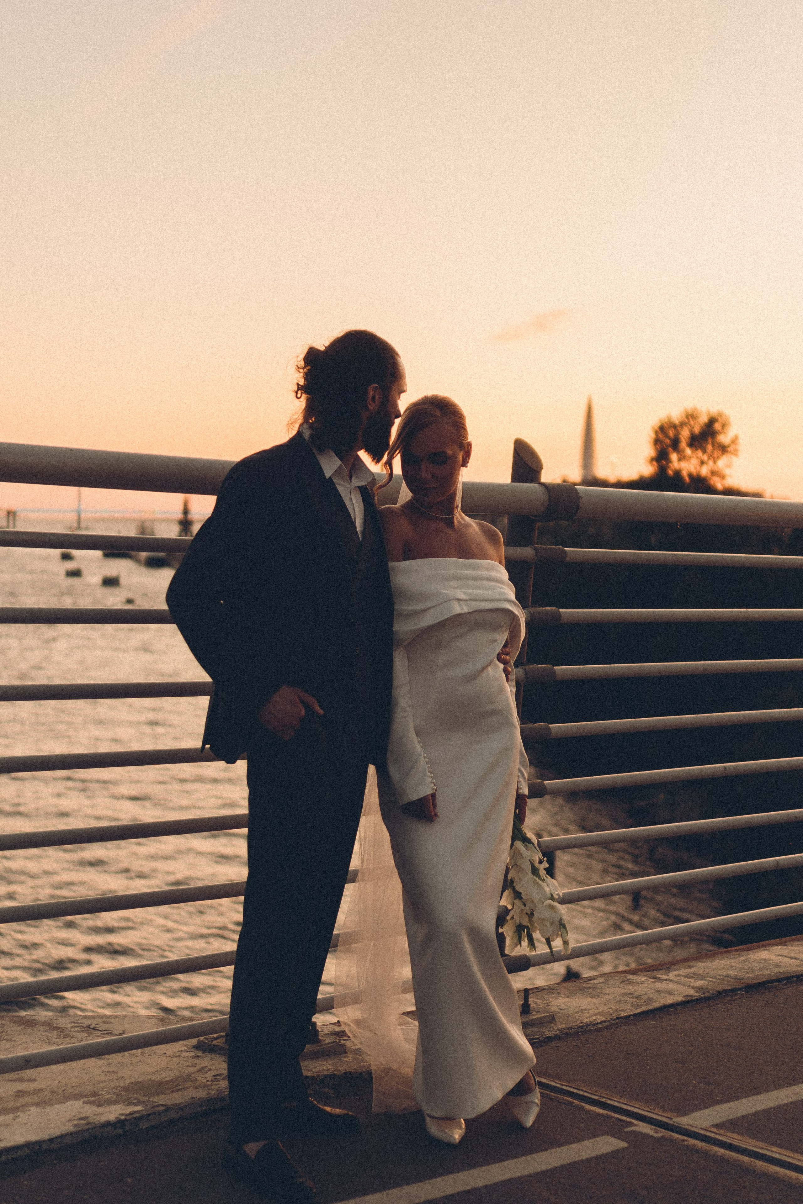 СВАДЕБНАЯ СЬЕМКА ВОЗЛЕ МСОТА БЕТАНКУРА НА КАБРИОЛЕТЕ. Профессиональный фотограф, Санкт-Петербург — Виктория Богомолова