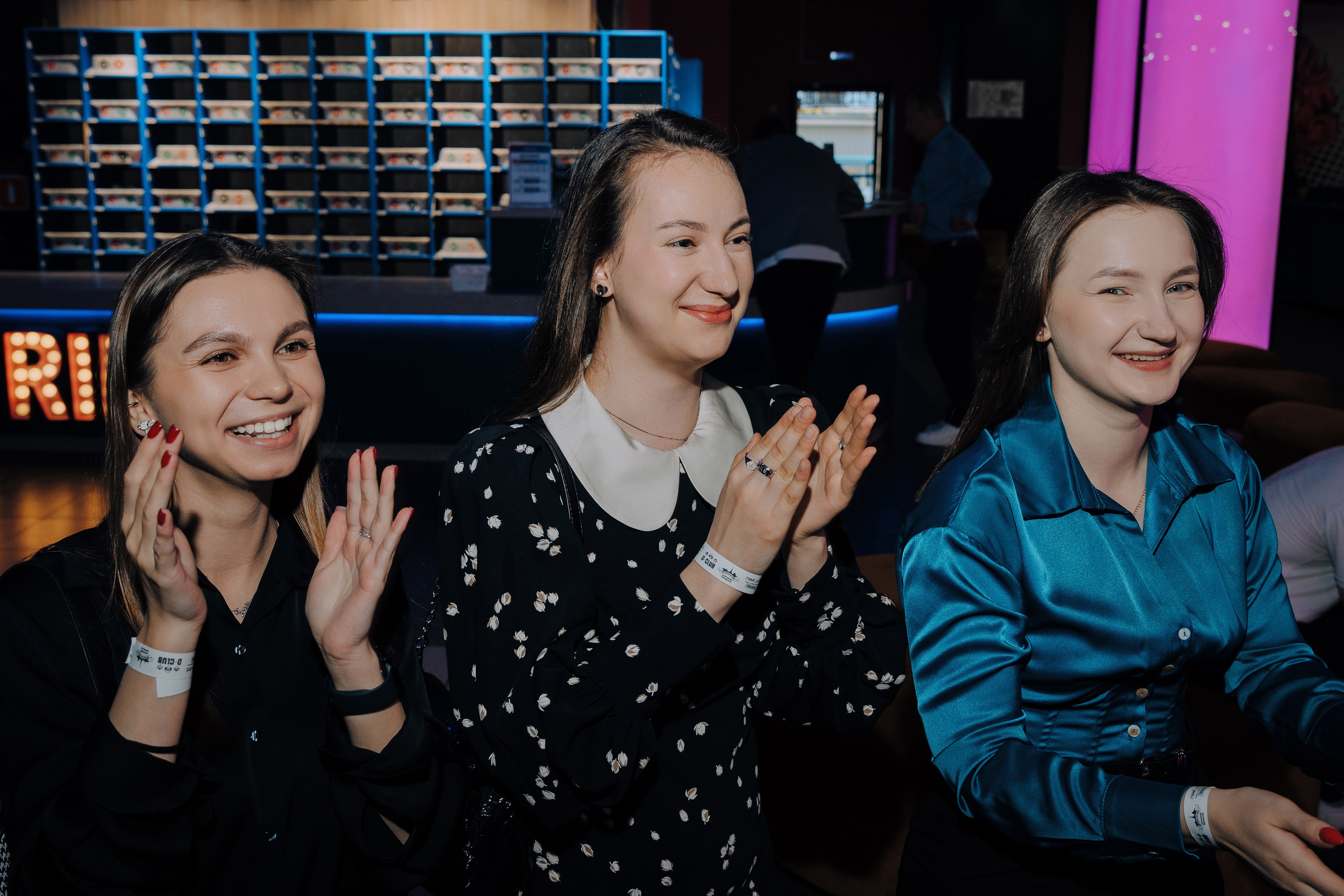 20 ЛЕТ МЕГАПОЛИС ЧЕЛЯБИНСК ХЕДЛАЙНЕР ЕЛКА. Репортажный фотограф Зуев Роман г. Челябинск