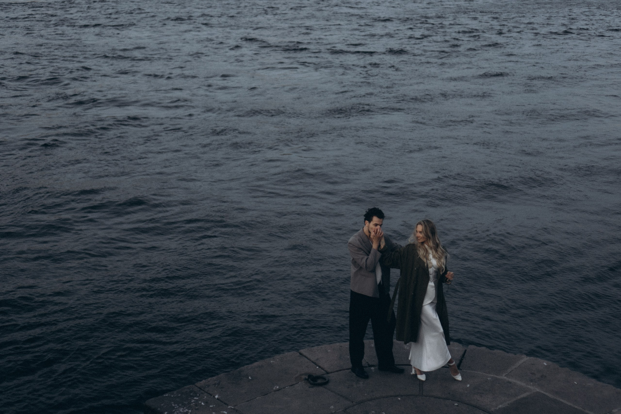 СВАДЕБНАЯ СЬЕМКА ПАРЫ НА РАССВЕТЕ В БЕЛЫЕ НОЧИ И ПРОГУЛКА С РАЗВОДНЫМИ МОСТАМИ И ПИКНИК ВОЗЛЕ ИСАКИЕВСКОГО СОБОРА. Профессиональный фотограф, Санкт-Петербург — Виктория Богомолова