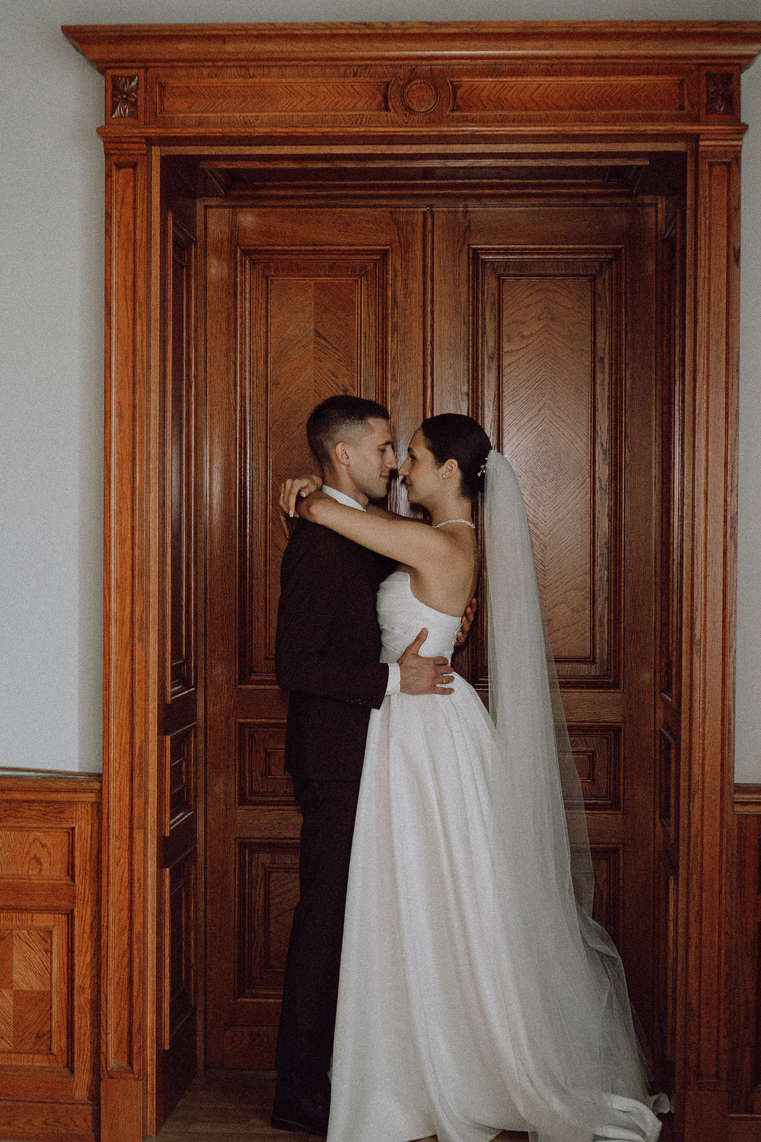 СВАДЕБНАЯ ПРОГУЛКА В САНТК-ПЕТЕРБУРГЕ (ИСАКИЕВСКИЙ СОБОР, ЗИМНЯЯ КАНАВКА, ЭРМИТАЖ И БОЛЬШАЯ МОРСКАЯ УЛИЦА). Профессиональный фотограф, Санкт-Петербург — Виктория Богомолова