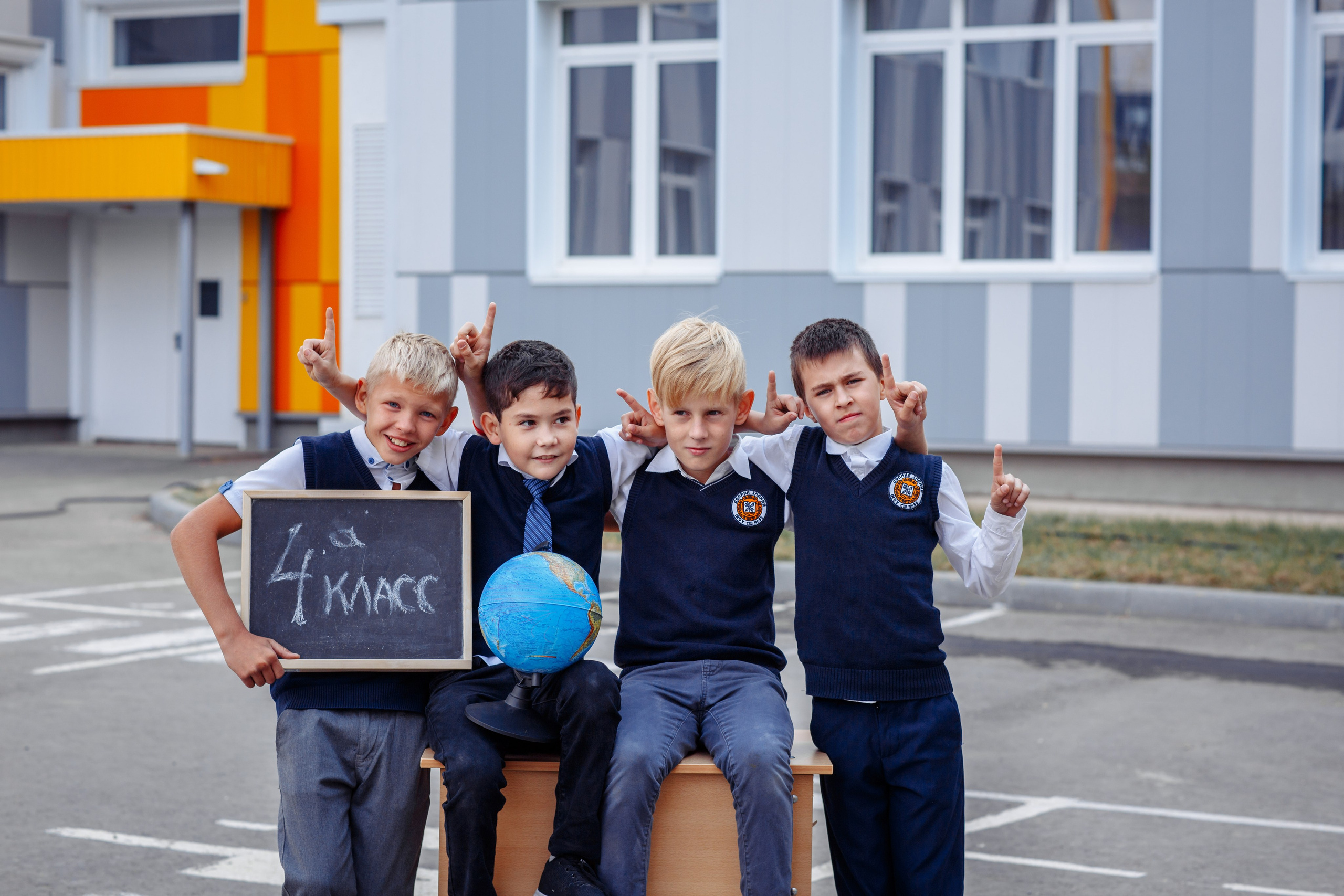 Начальные классы. Выпускные школьные фото­альбомы для школ и детских садов в Волгограде и Волжском