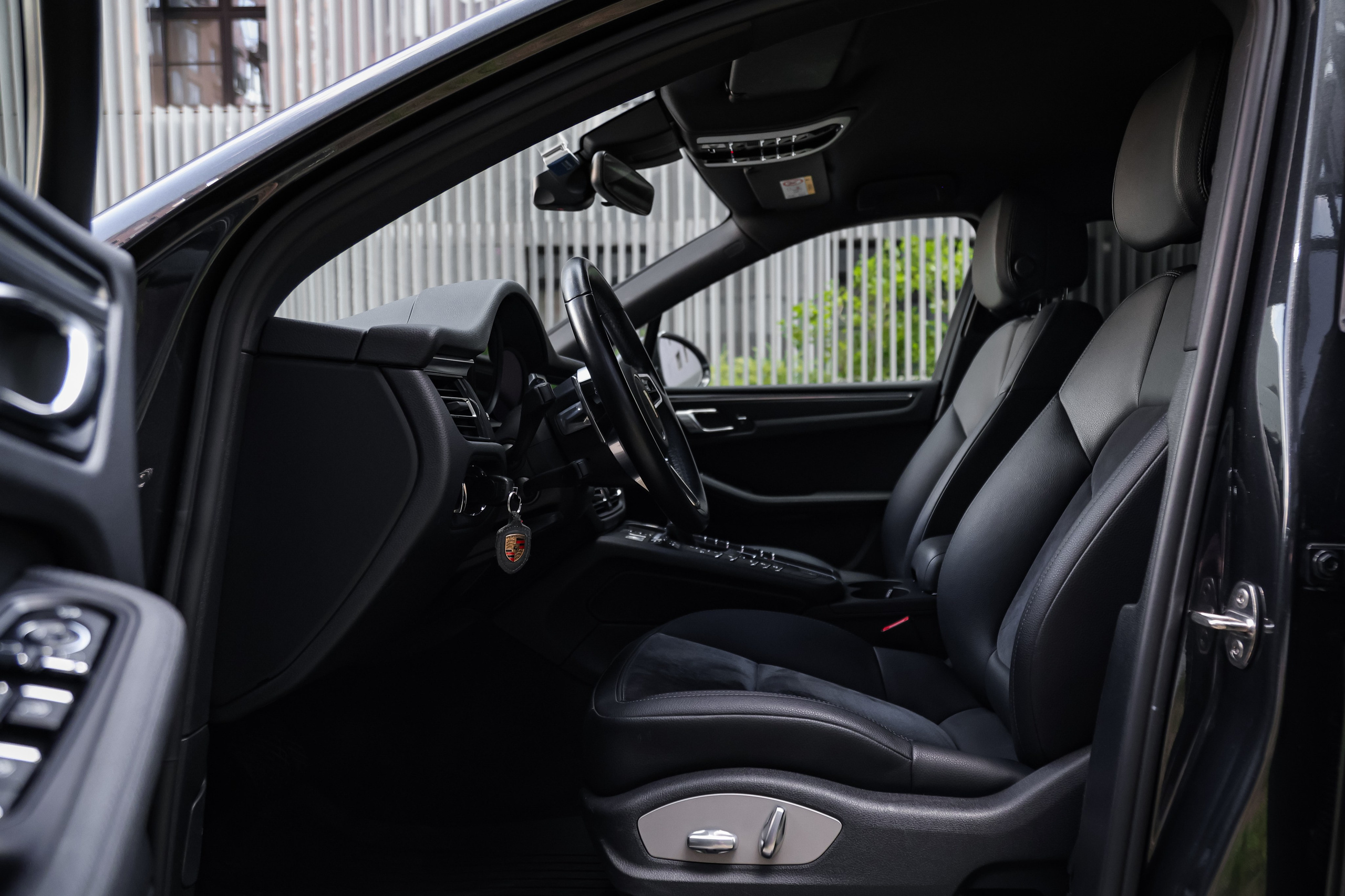 2020 PORSCHE MACAN. Mixturecaptures