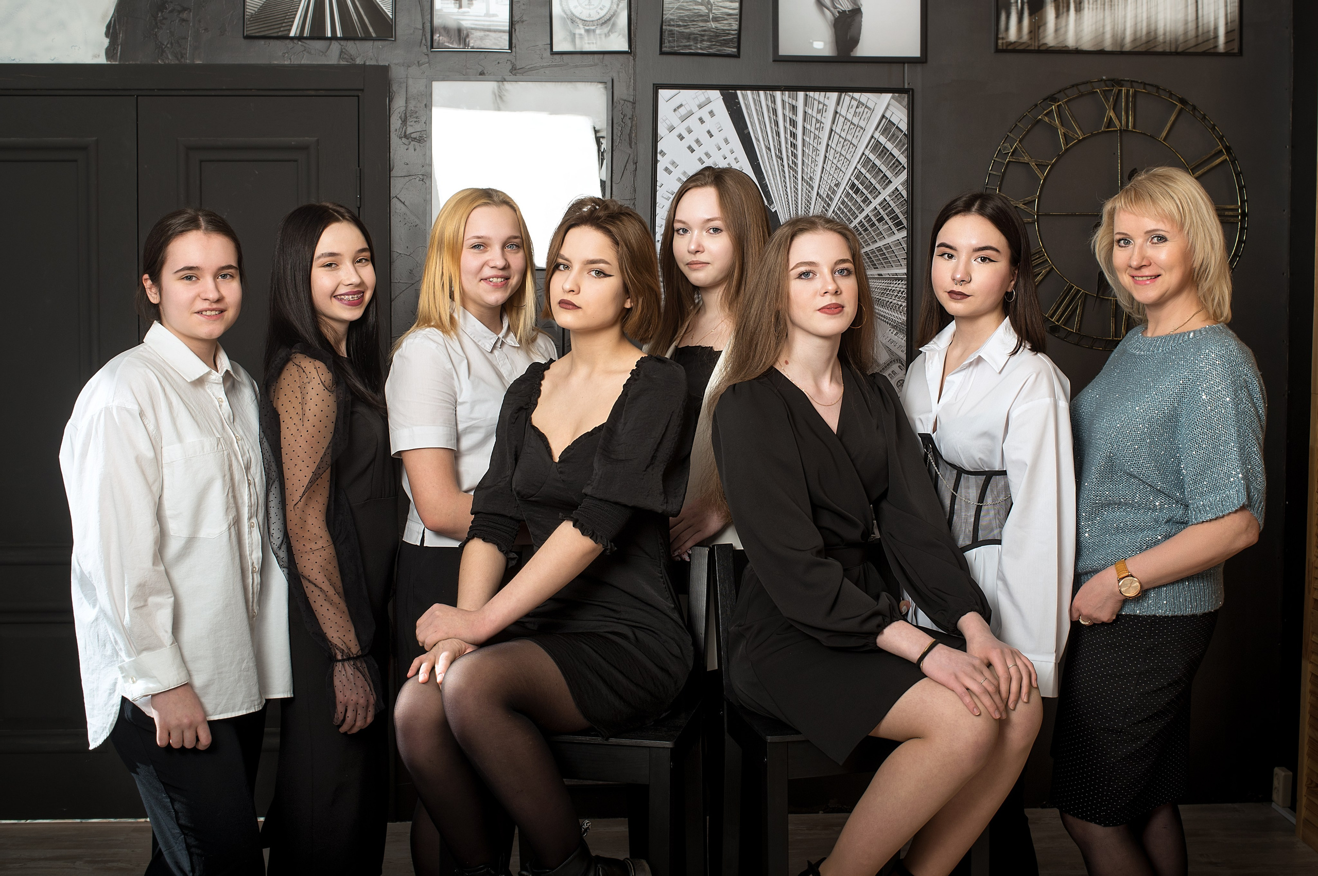 Пример съемки старшеклассников для альбома с наполнение «премиум» стиль съемки классический. Выпускные альбомы для школ и детских садов в Иваново