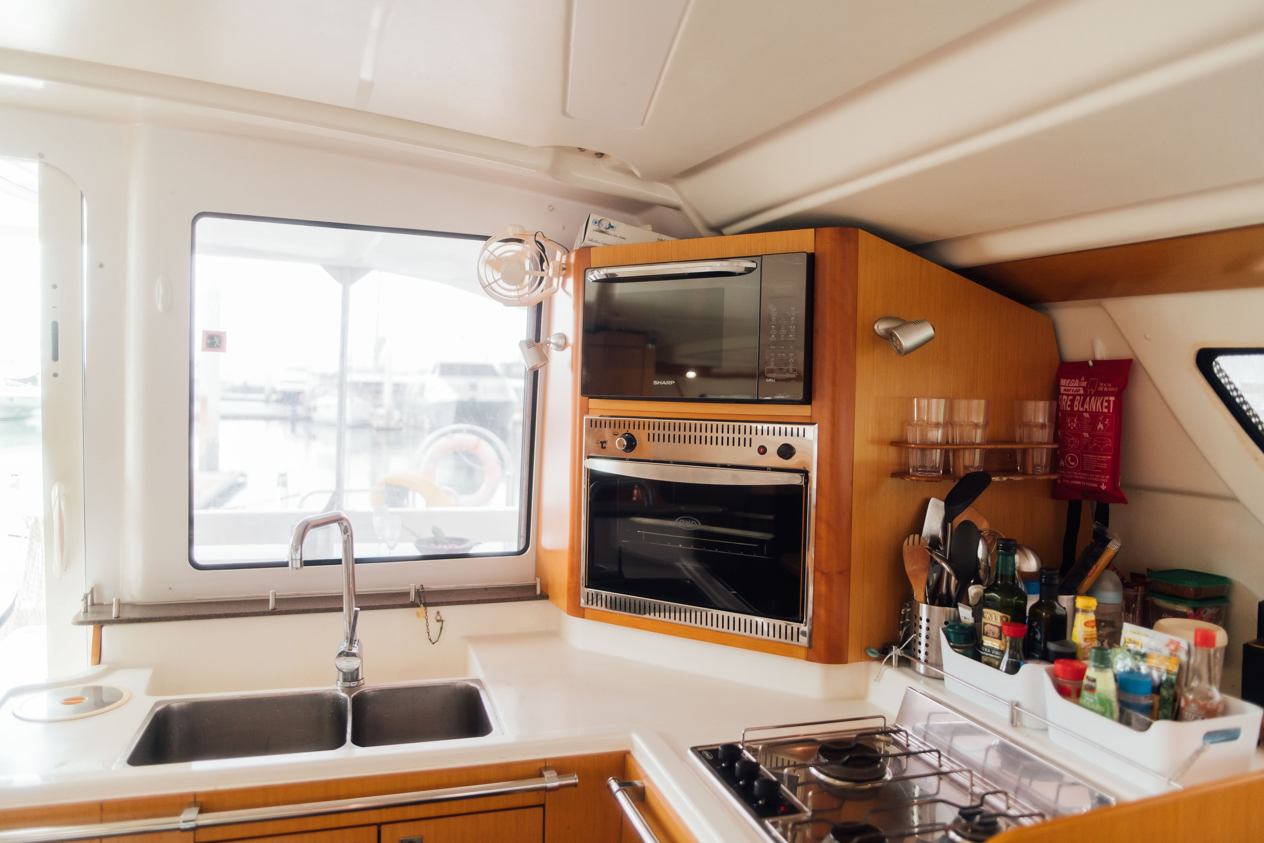 Интерьер Парусной яхты. Фотограф и Видеограф Анапа, Новороссийск, Краснодар. Алина и Женя