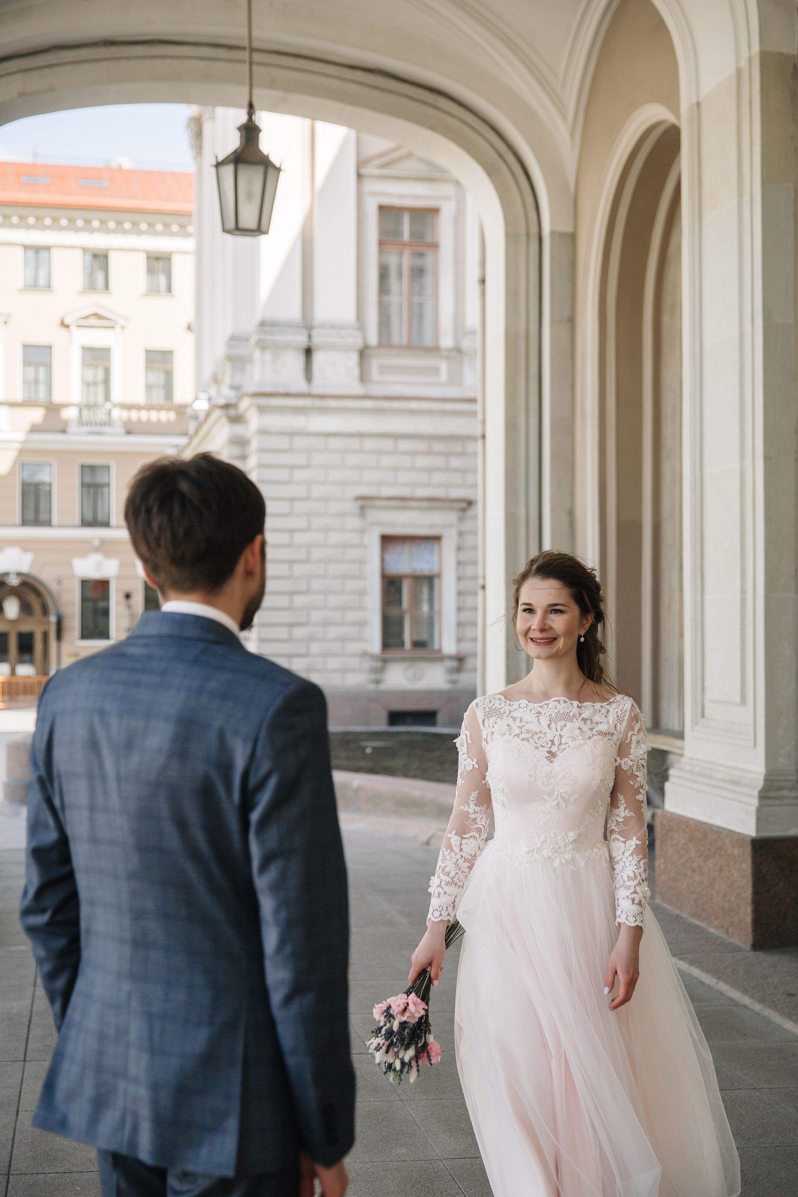 МАЙ | Дворец № 1, Атланты, Эрмитажный дворик. Свадебный фотограф в Санкт-Петербурге Полина Корзухина