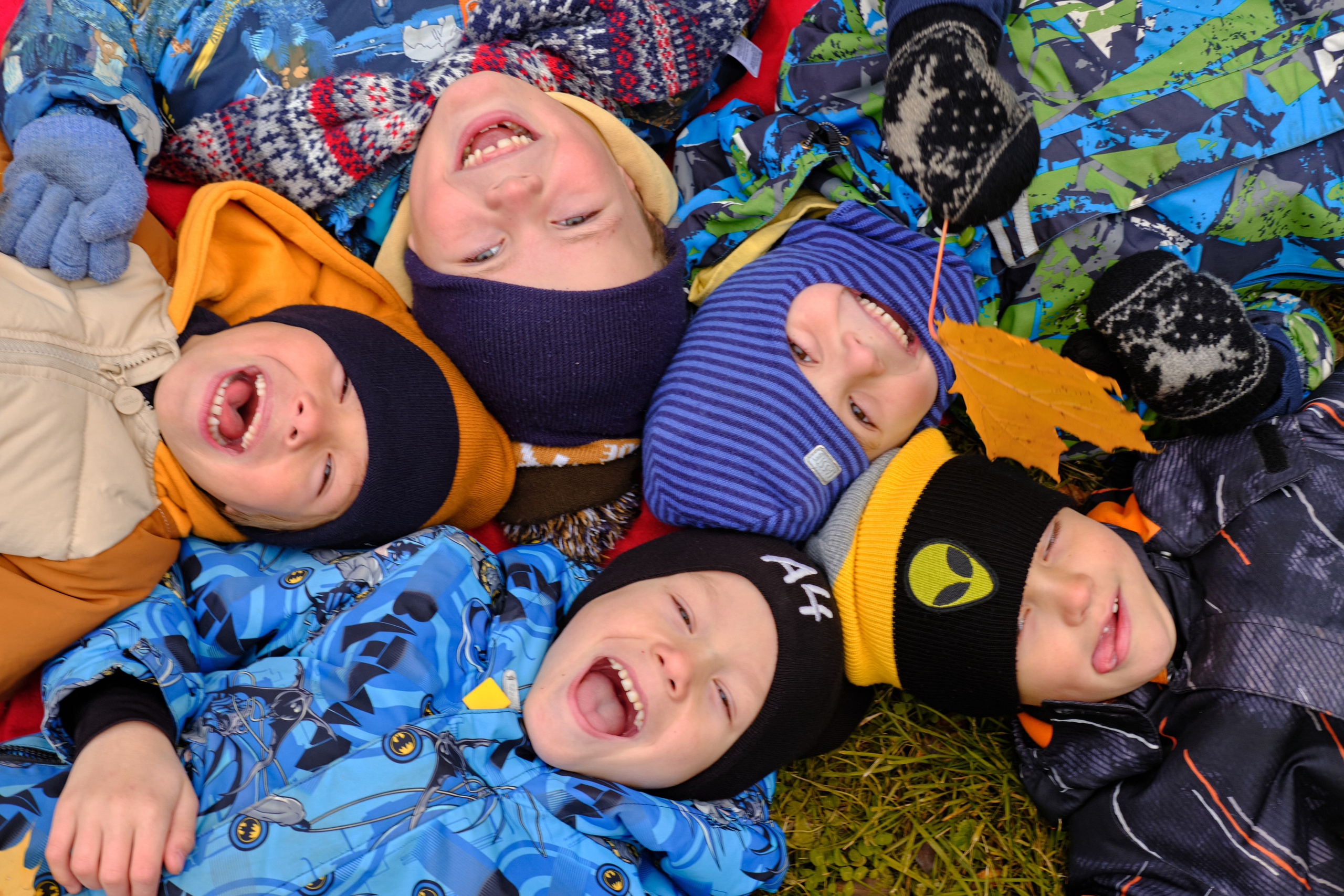 Забронировать услугу «Выпускной альбом» у фотографа Кати Вербицкой. К-КАДР — выпускные альбомы для детского сада, семейные фотографии, предметная и модельная съемка в СПб