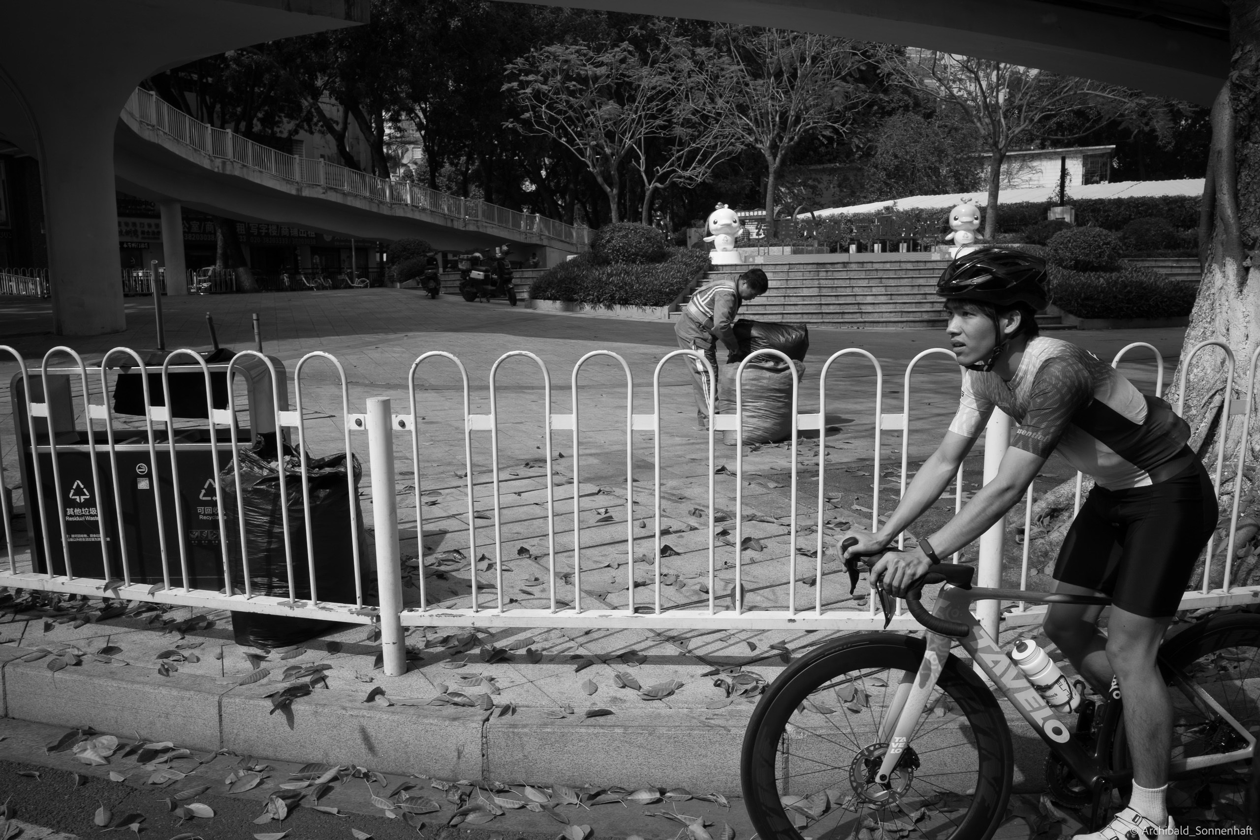 Shipai Urban Village. Photographer in Guangzhou, China. Archibald Sonnenhaft