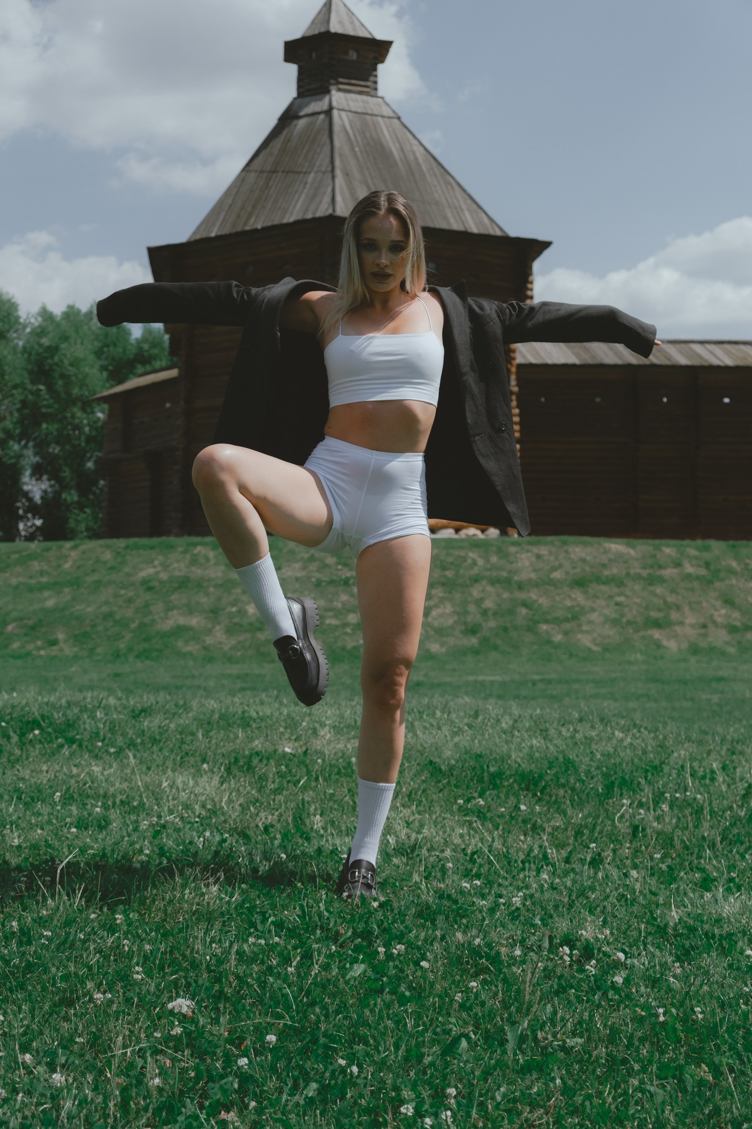 Пиджак и деревянная церковь. Мари — фотограф и видеограф из Москвы