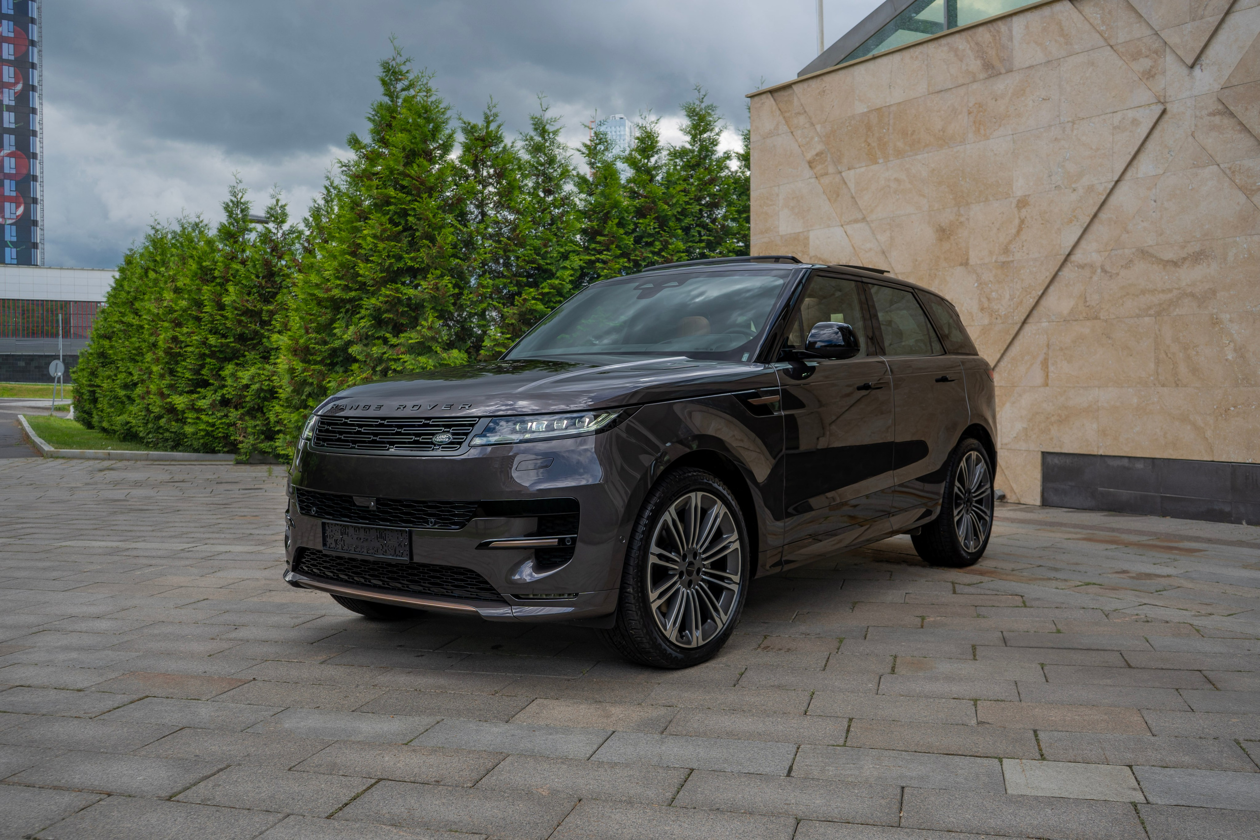 Range Rover Sport 2026. Автомобильный фотограф Ногинск Денис Городок