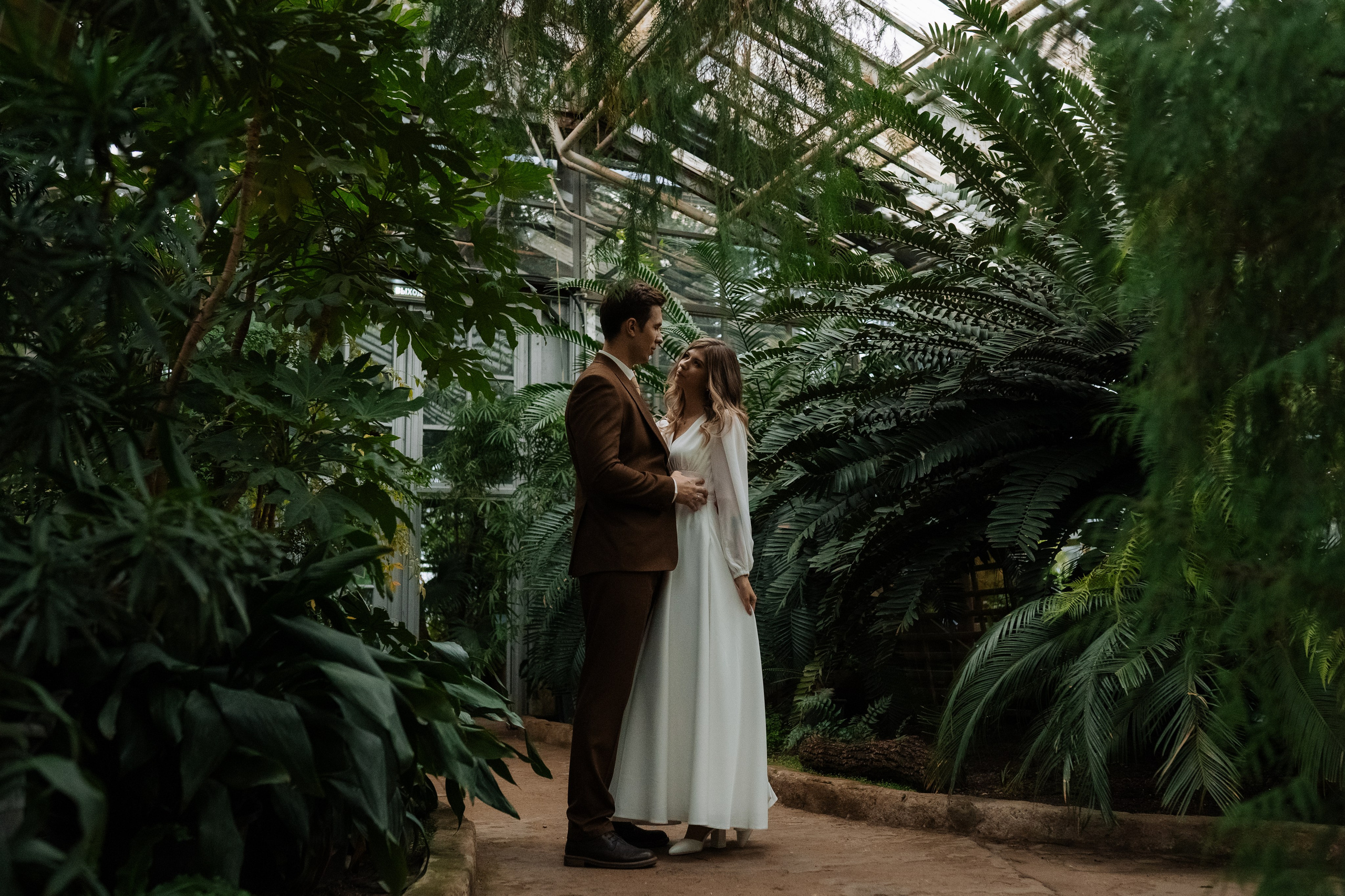 Свадебная фотосессия в оранжерее, Москва. Свадебный фотограф в Москве Анна Полушина