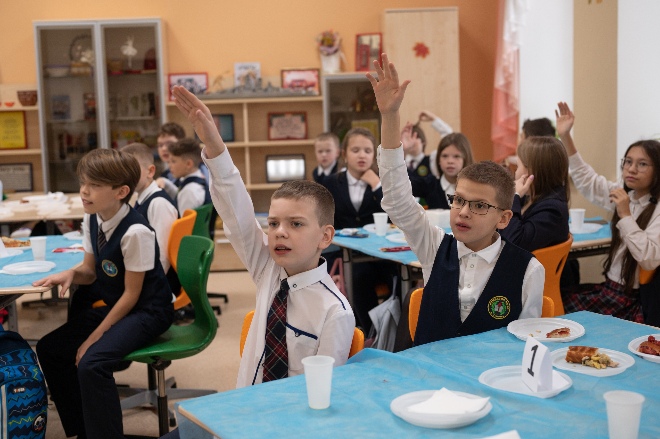 Репортаж мероприятия в классе 5Ж 16 гимназия 2024 г. Фотограф новорожденных, семейный детский в Тюмени Татьяна Морозова