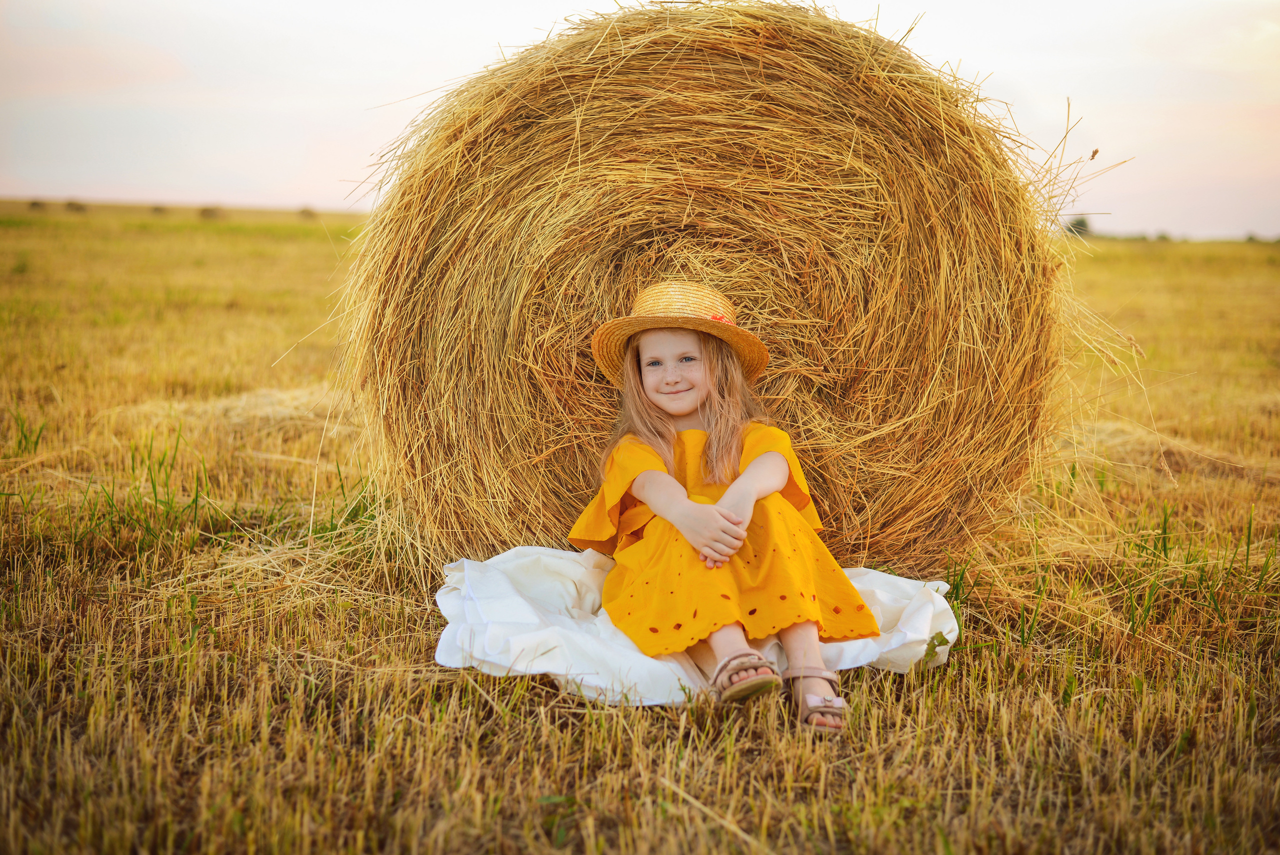 Анонс летней фотосессии в поле Кристины и Варвары. Фотограф Карпова Екатерина в Коломне и области