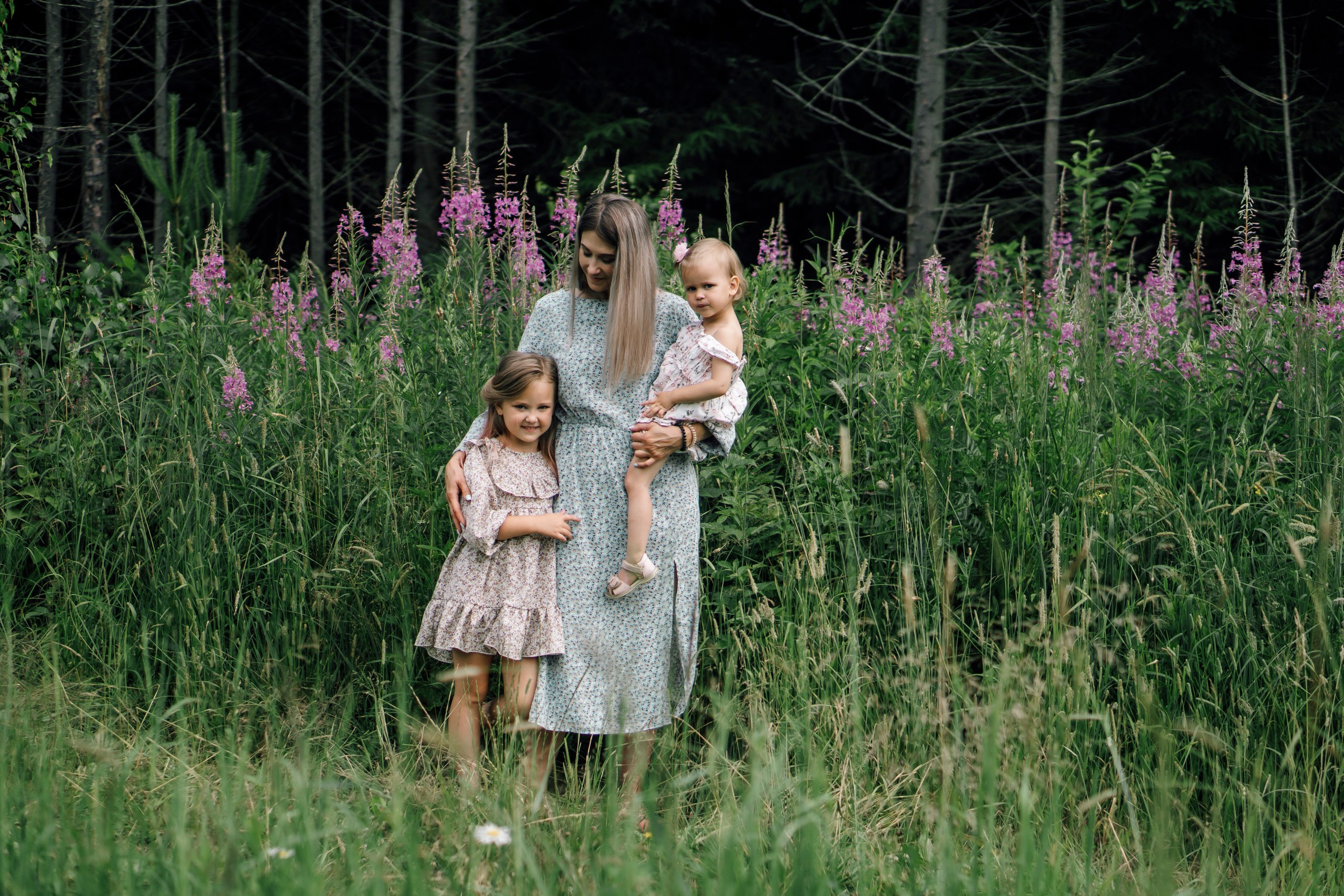 Семейная фотоссесия на природе. Свадебный фотограф в Дмитрове