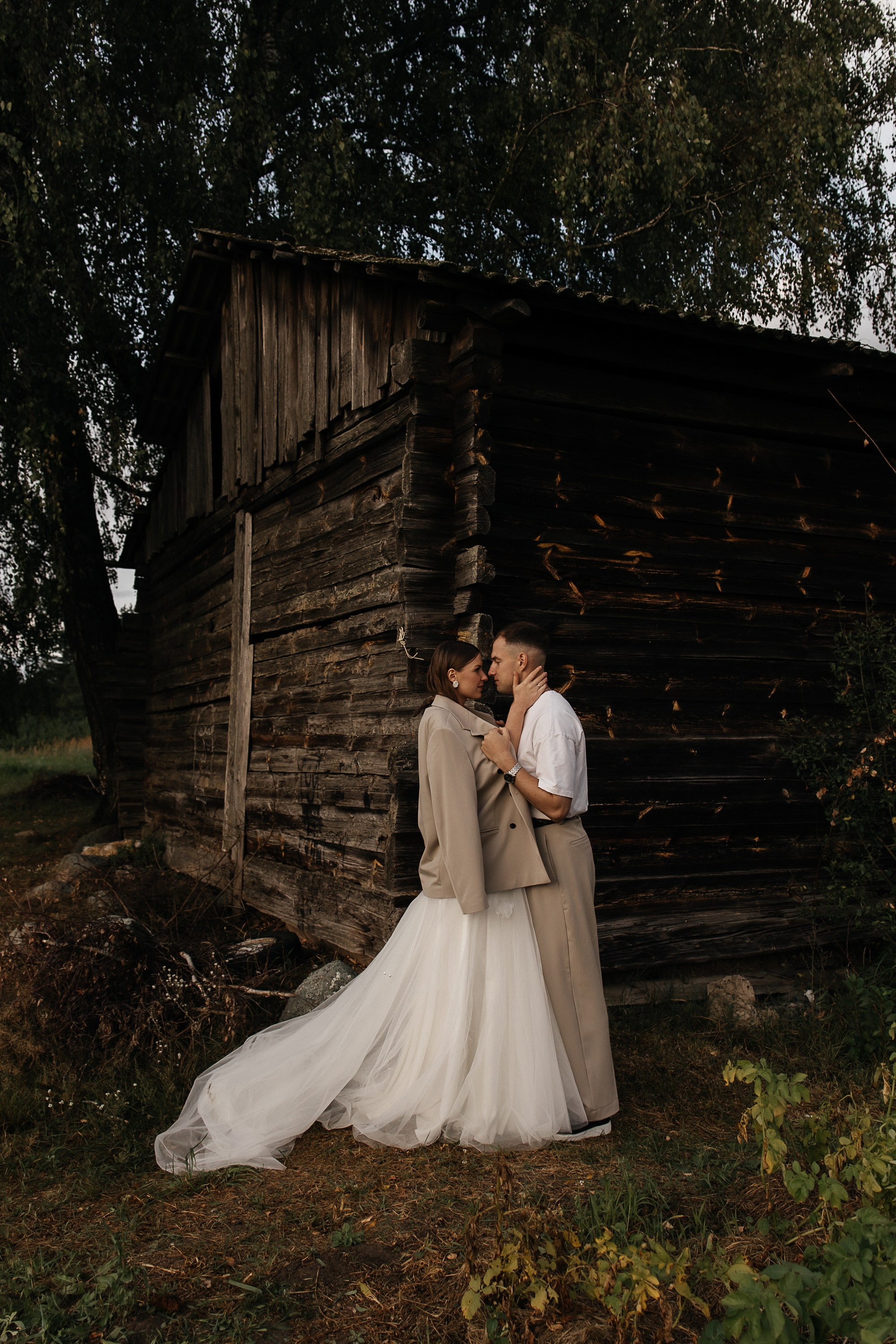 Свадьбная фотосессия в деревенской атмосфере. Свадебный и семейный фотограф Виолетта Сидельникова. Краснодар, Россия, Беларусь, Европа