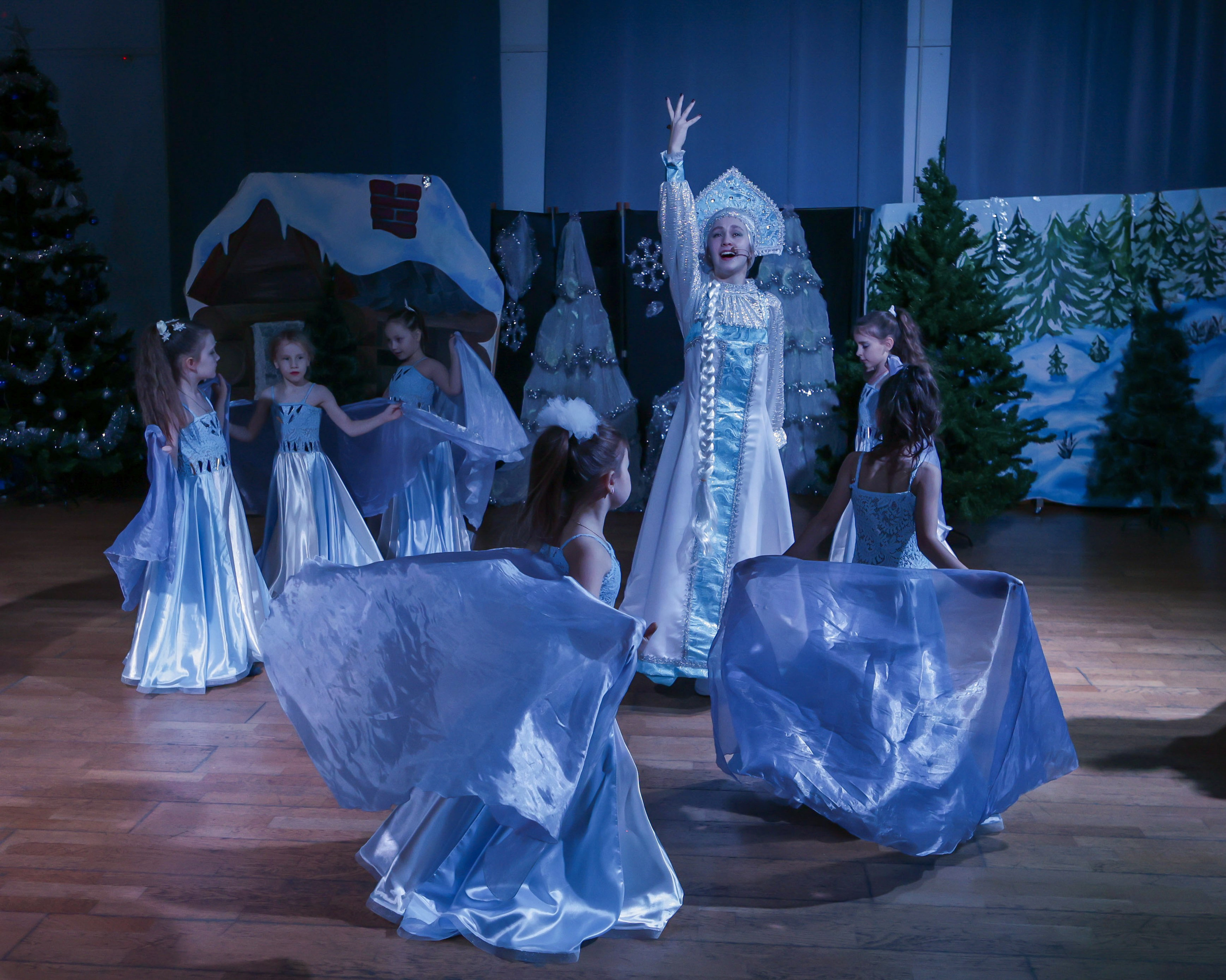 Новогодняя скачзка центр детского творчесва Подольск. Выпускные альбомы и школьный фотограф в Подольске, Троицке, Щербинке, Москве и Московской области