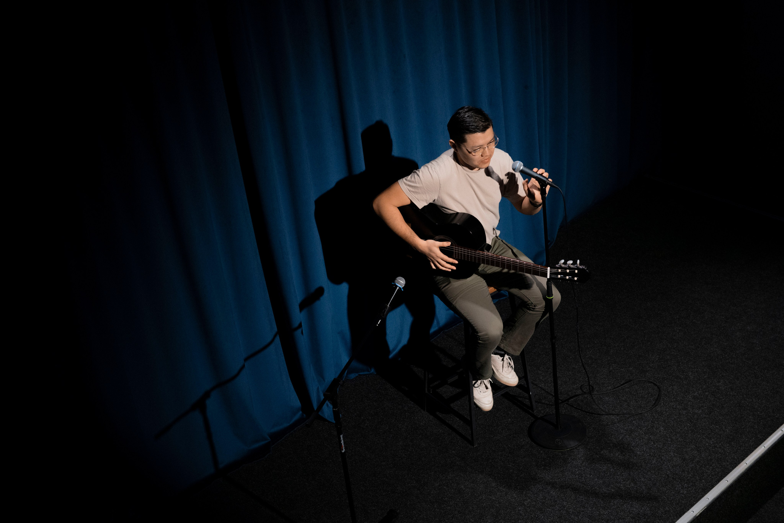 ORTA| STAND UP in ENGLISH. OSPAN ALI photographer