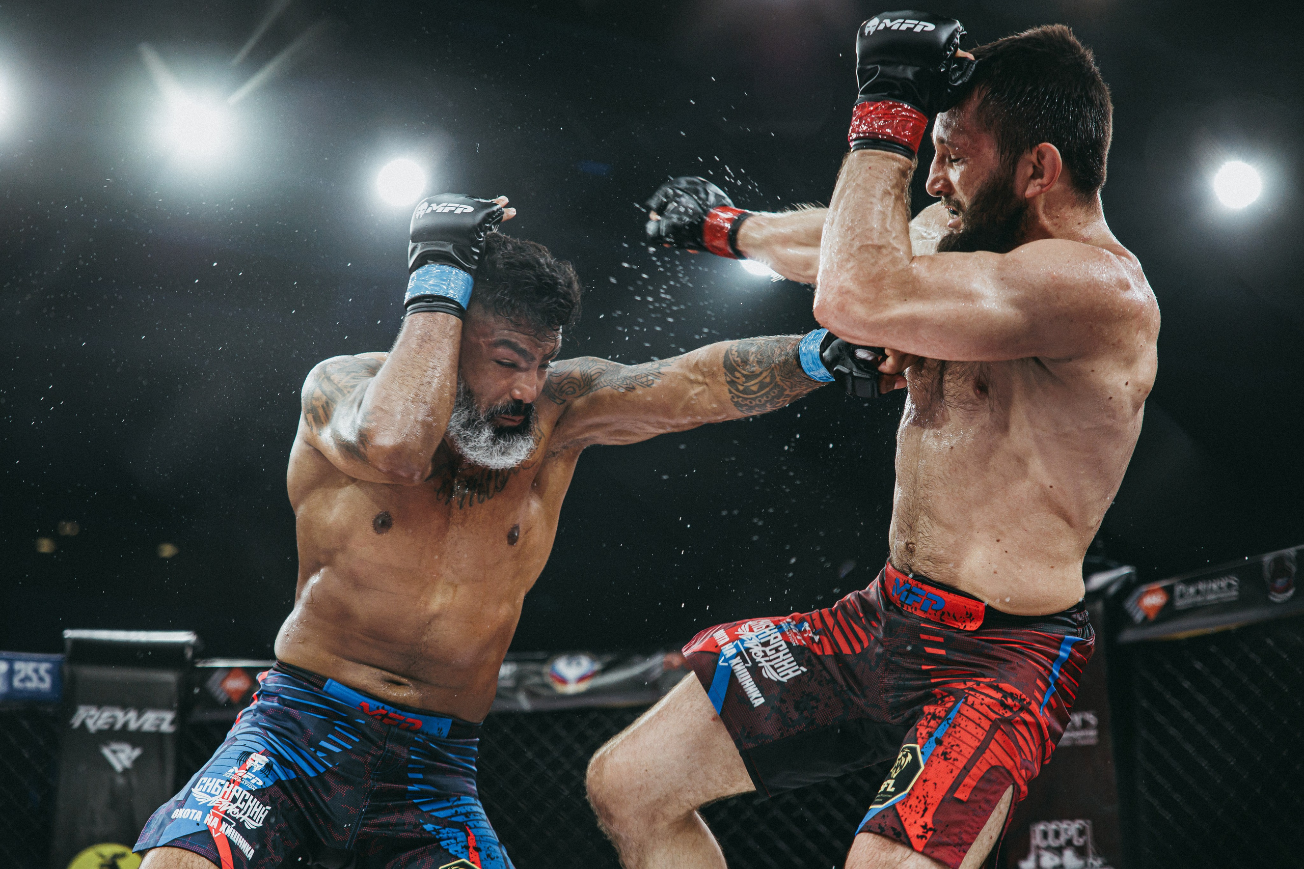 MFP255 ДУГЛАС РИБЕЙРО VS МАКСИМ БУТОРИН. Фотограф Иркутск Антипин Сергей