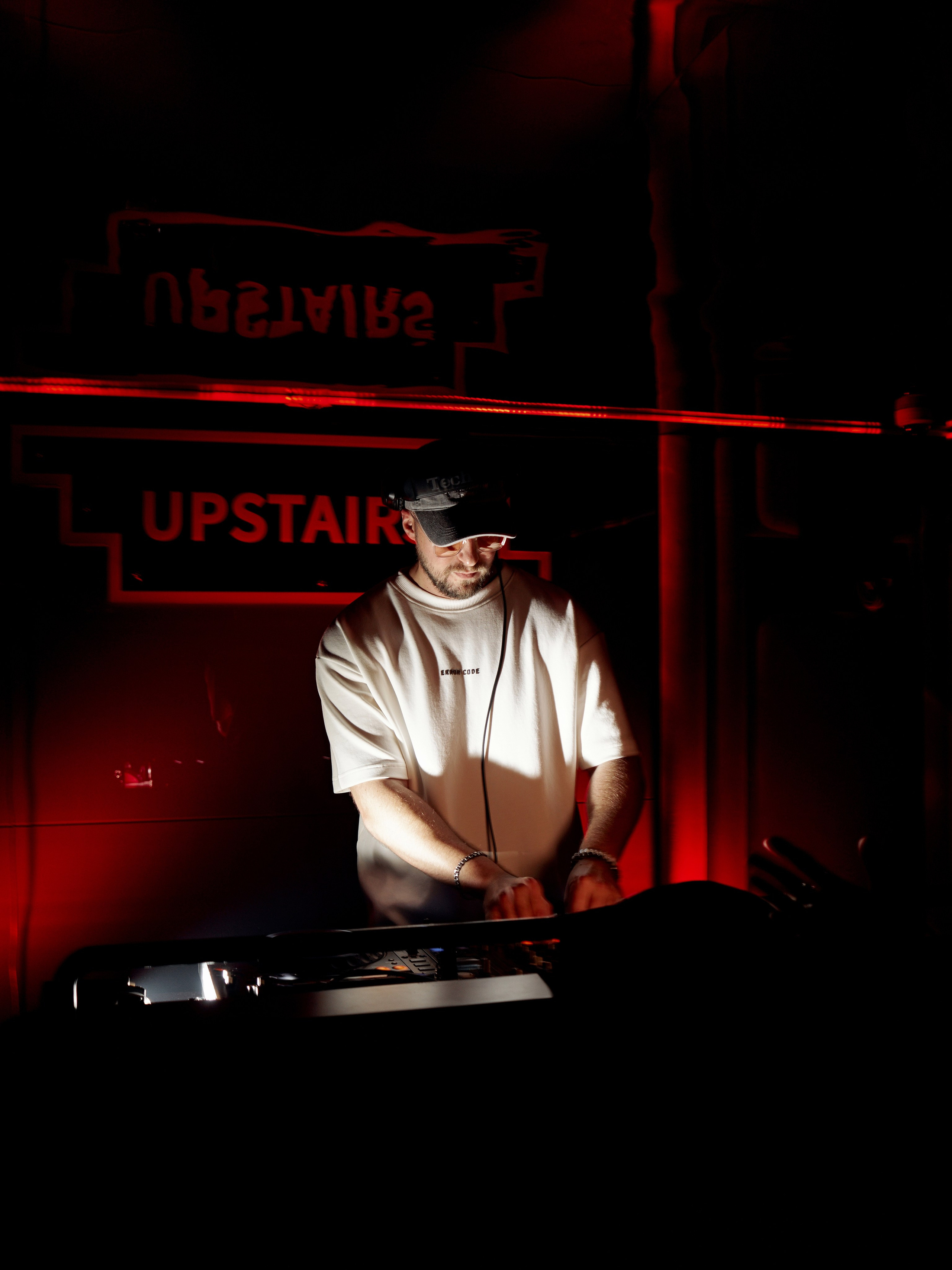 CLUB. NOIZOMAX Художественный фотограф в Дубай