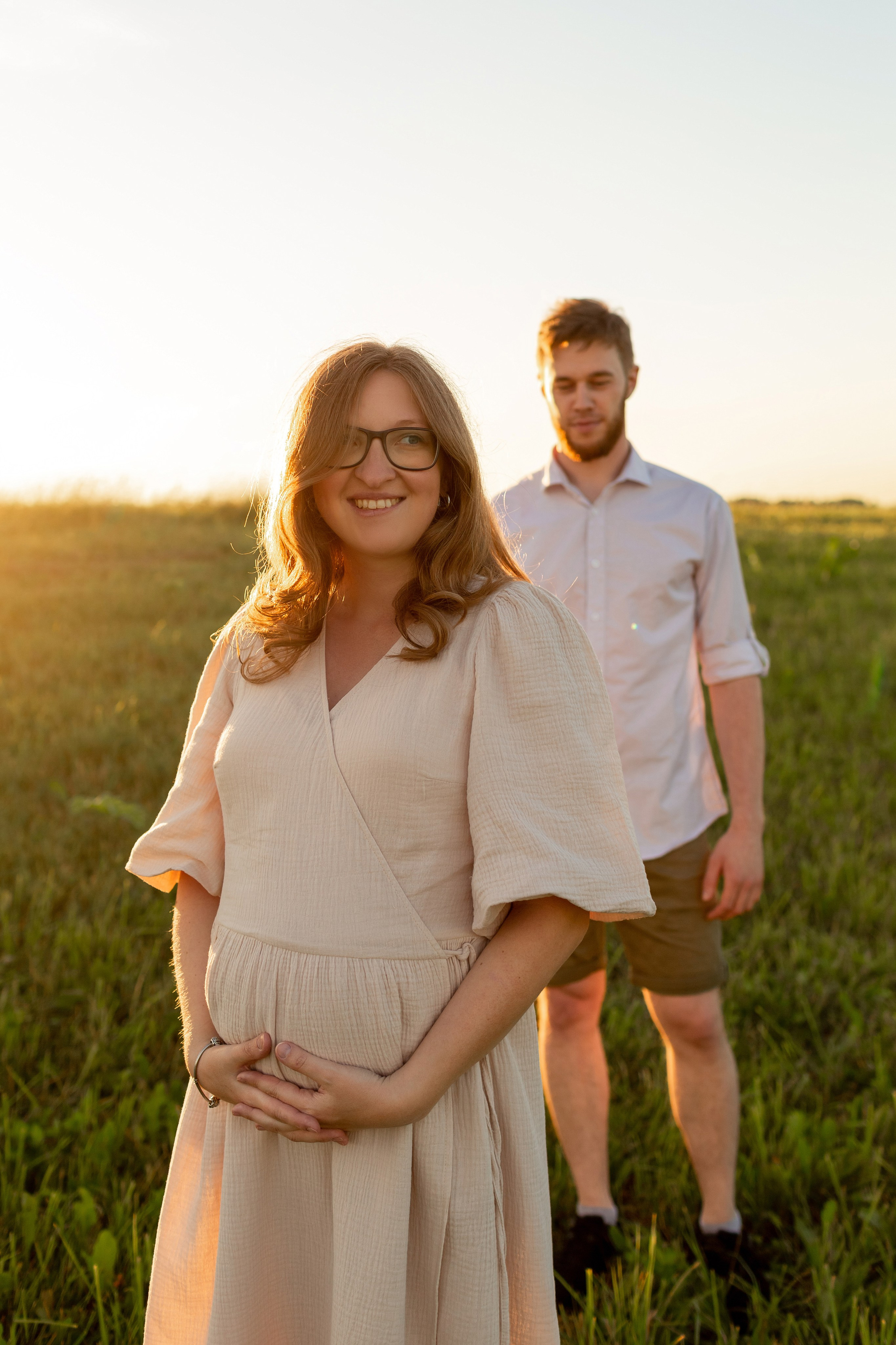 В ожидании чуда. Закат в поле. Свадебный фотограф Кирилл Белый