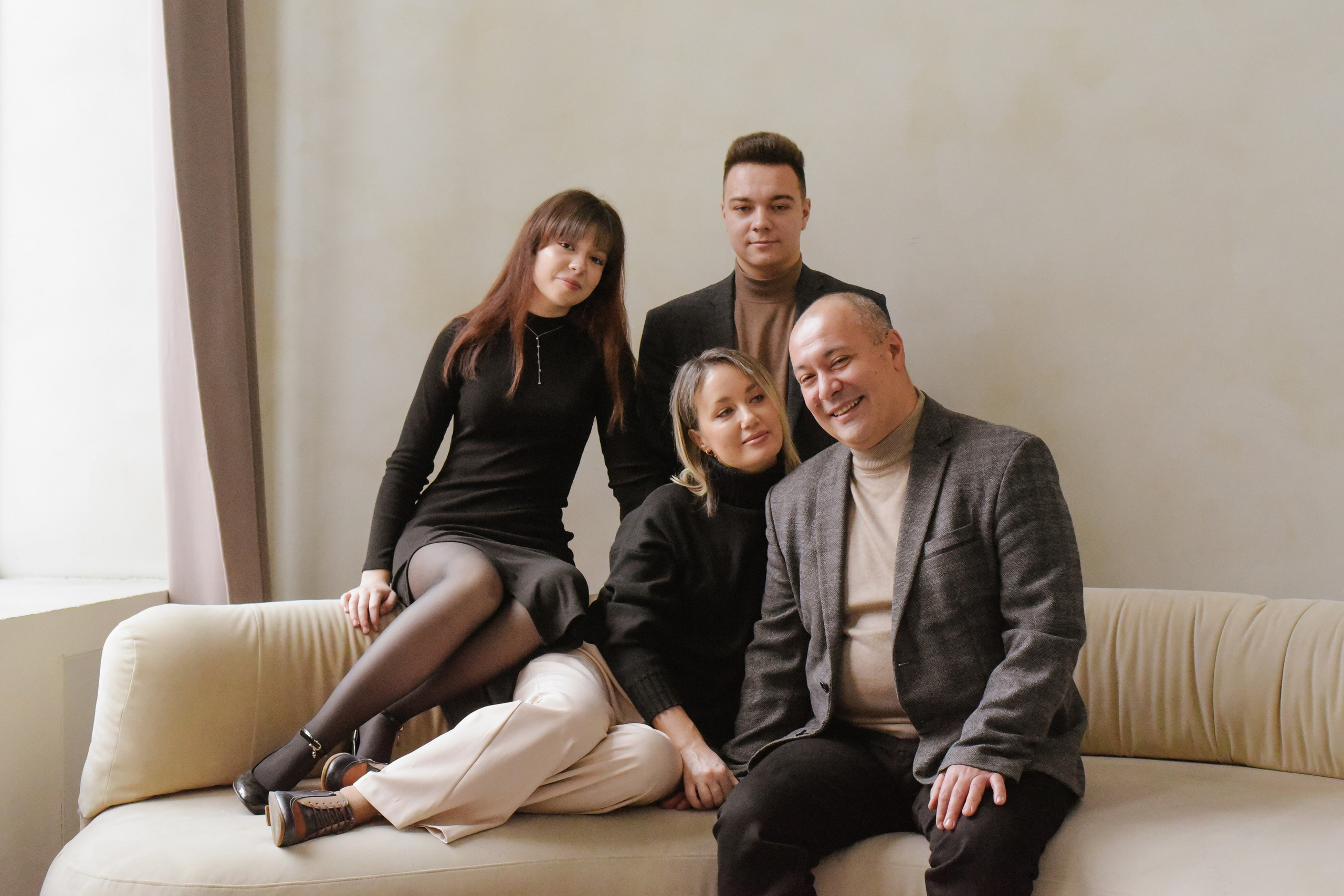 Молодые родители и взрослые дети. Фотограф Лола Волна, город Москва