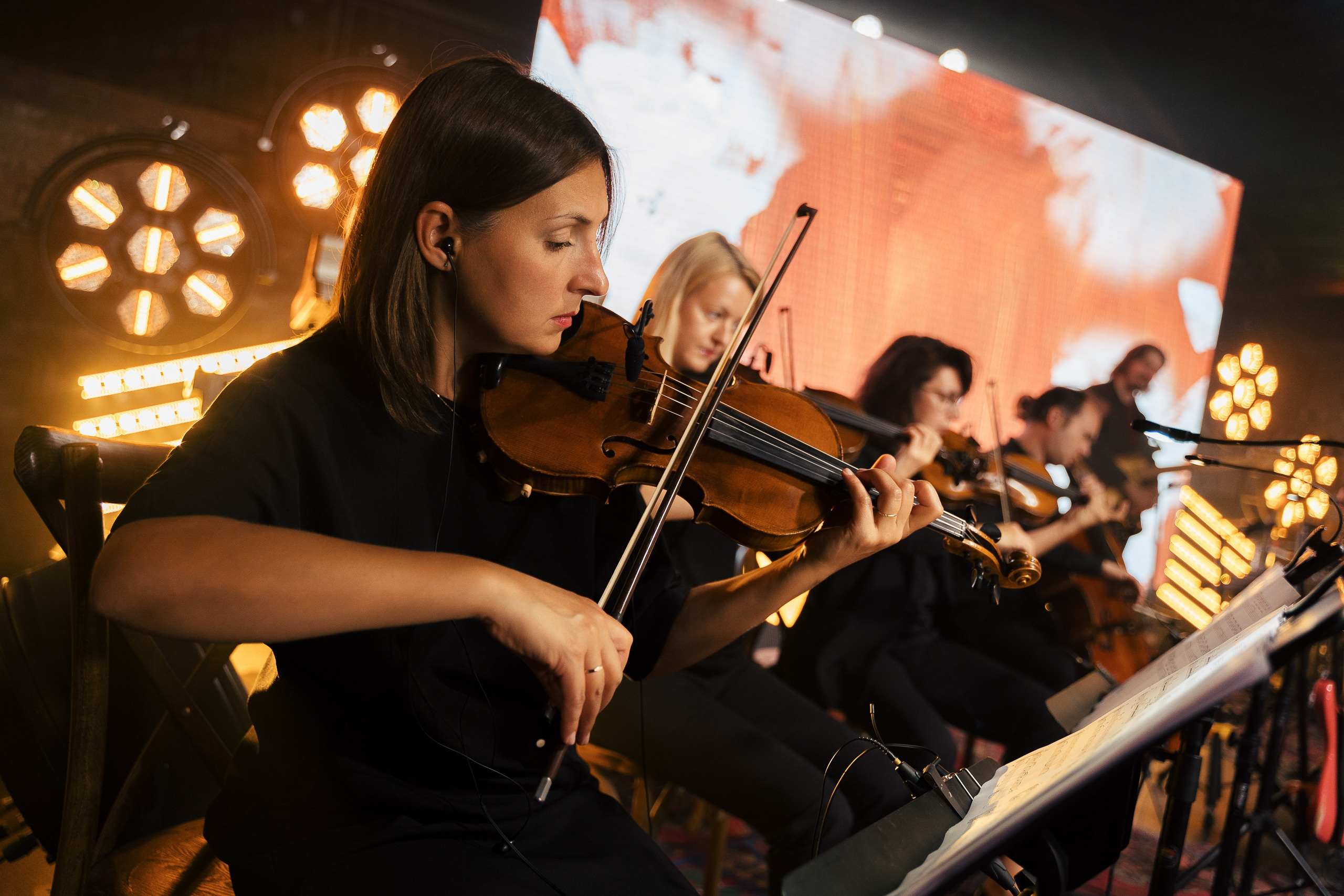 Благотворительный концерт «MEMRA». Профессиональный фотограф и оператор в Москве — Максим Проценко