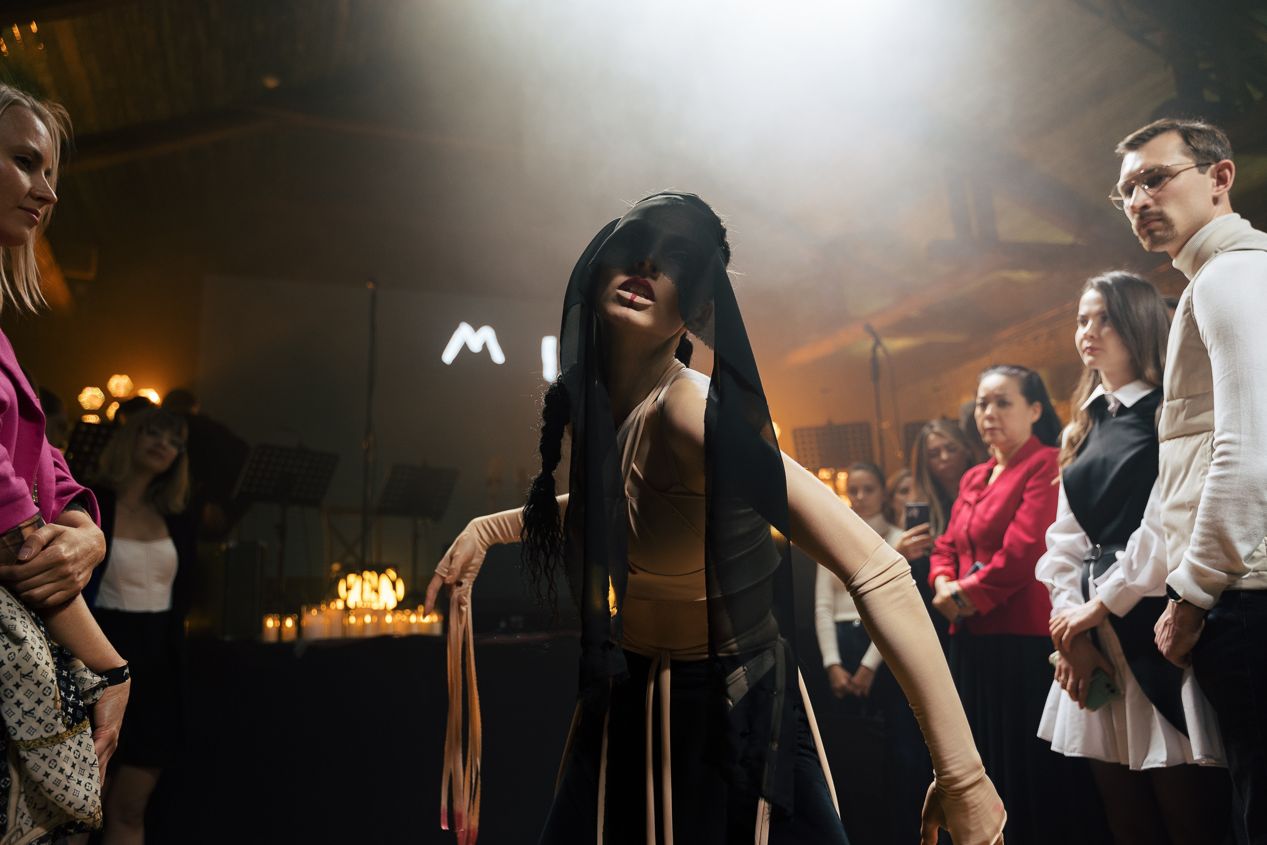 Благотворительный концерт «MEMRA». Профессиональный фотограф и оператор в Москве — Максим Проценко