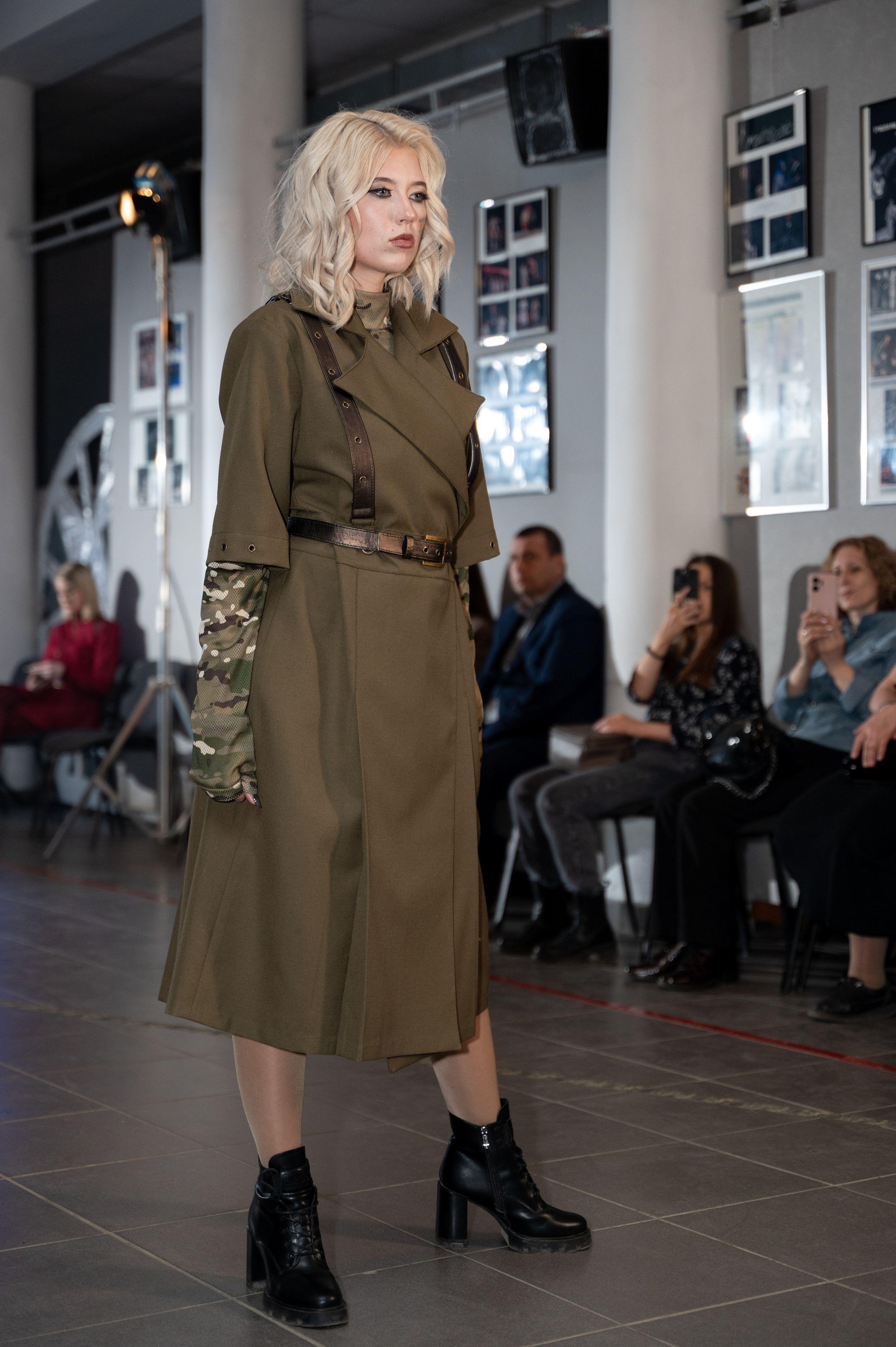 Закрытый показ милитари «Своя трансформация» дизайнера Юлии Бойченко | 24.04.2025. Фотограф в Омске Елизавета Кириллова
