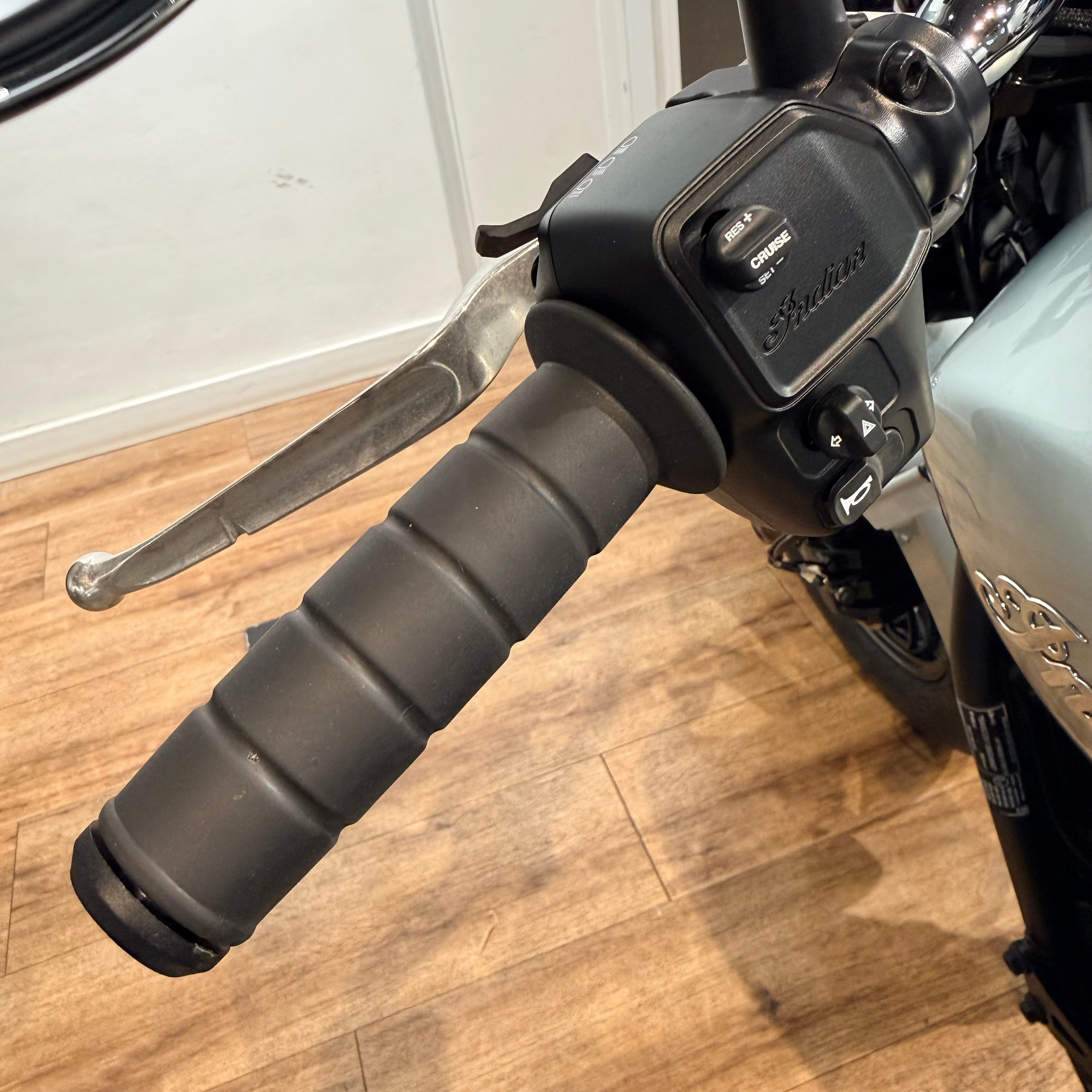 2025 NEW INDIAN Scout Sixty Limited Silver Quartz. Hello Davidson, Москва. Только хорошие мотоциклы…