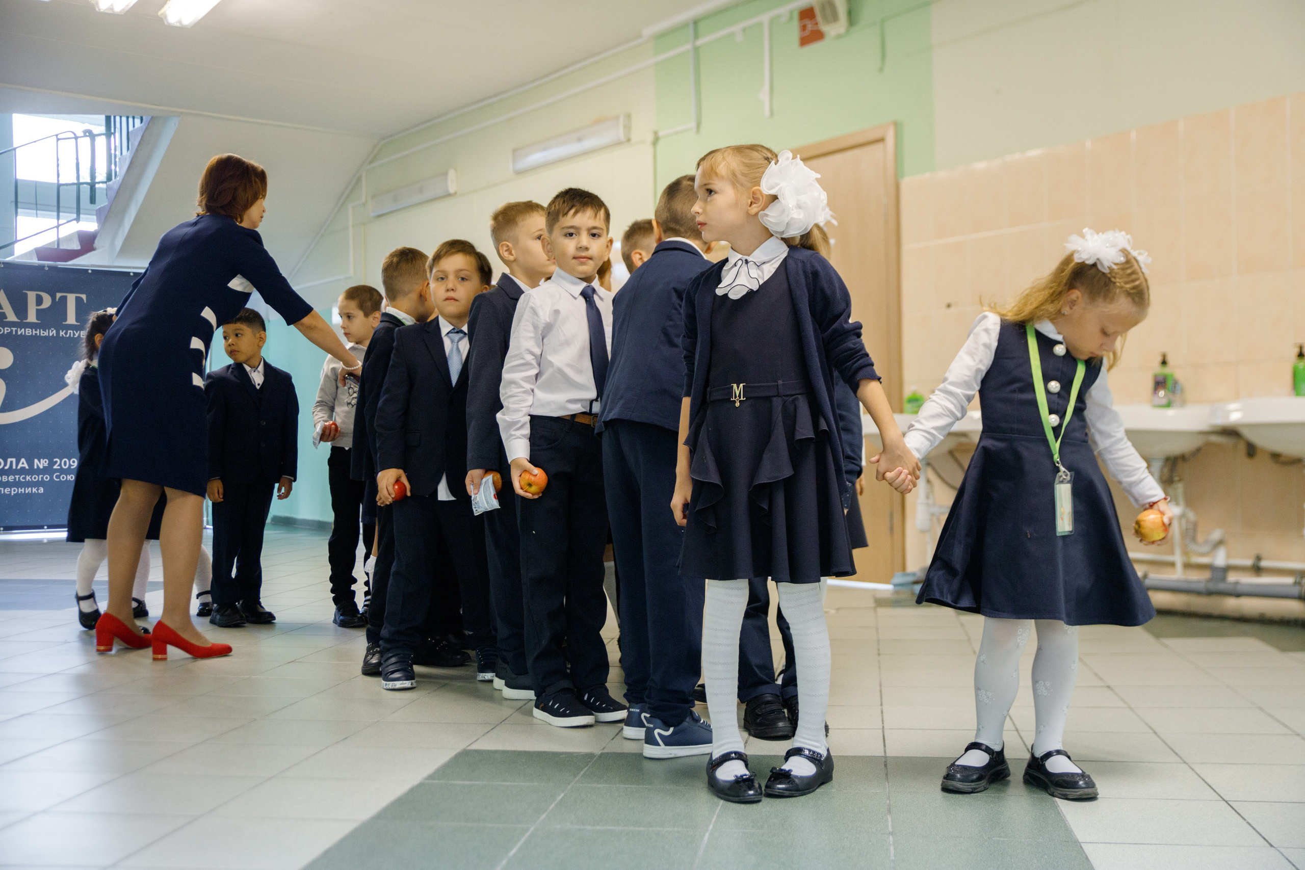 Репортажная съемка первого сентября для первоклассников. Семейный и школьный фотограф в Москве Анна Ткач