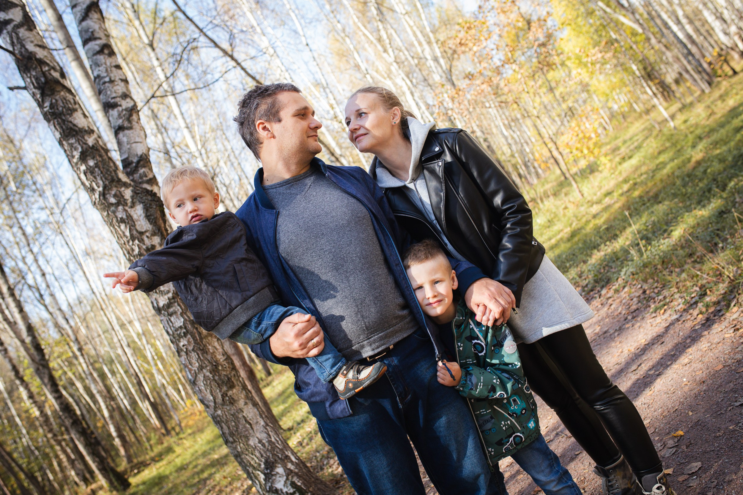 Семейная фотопрогулка в осеннем лесу. Семейный и школьный фотограф в Москве Анна Ткач