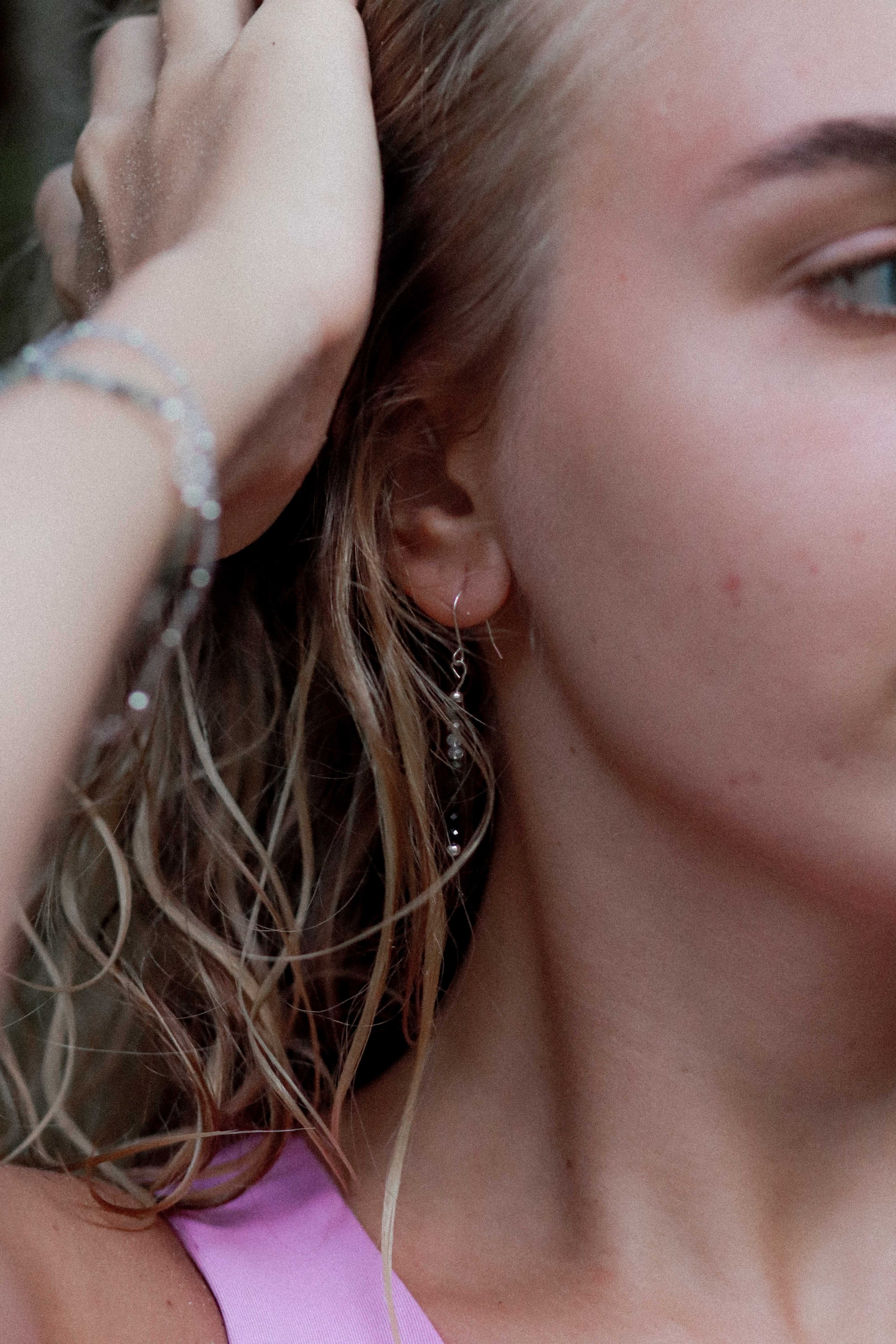 Коллекция украшения из натуральных камней. Фотограф на Шри-Ланке